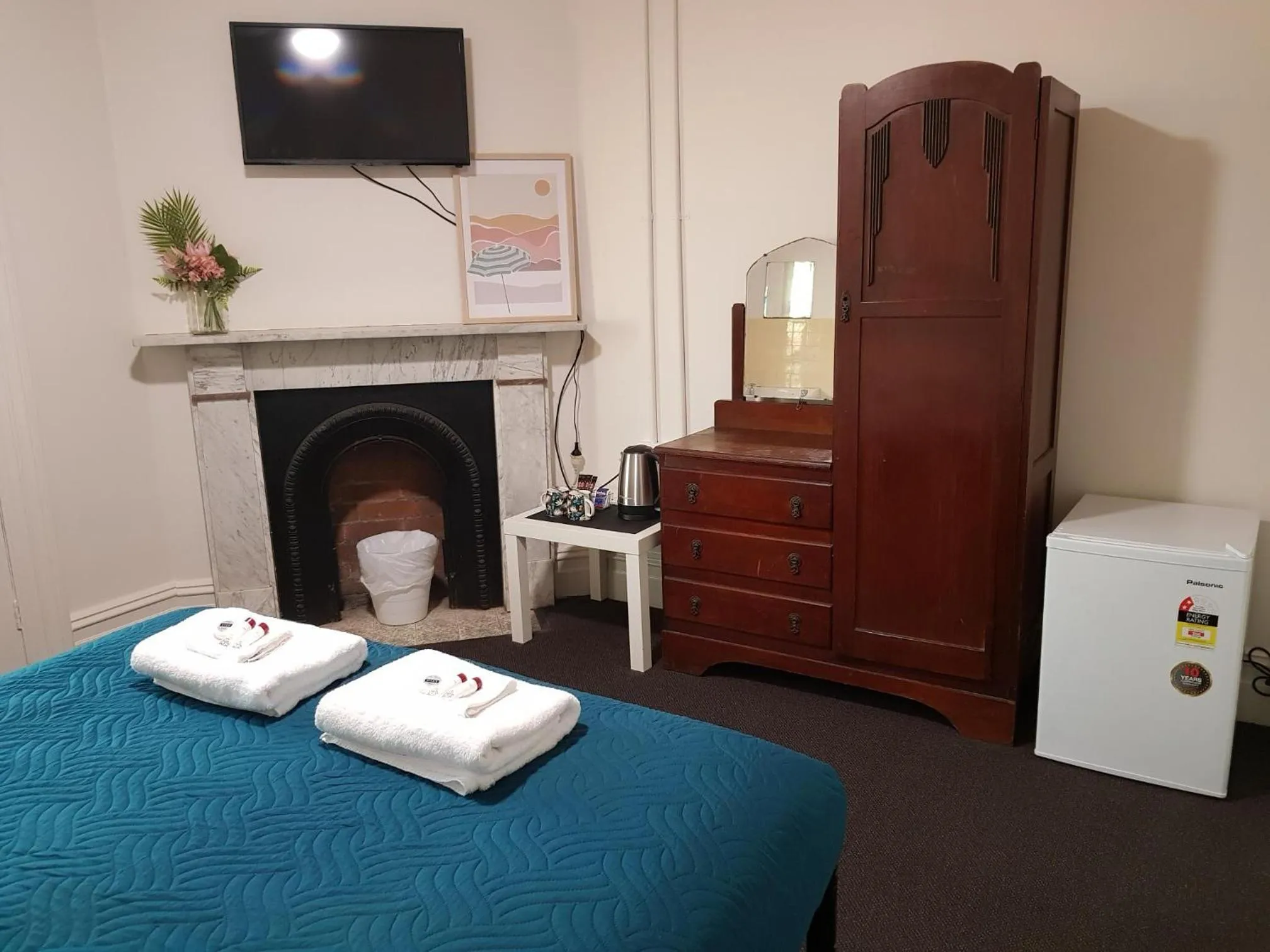 Bed in Maclean Hotel