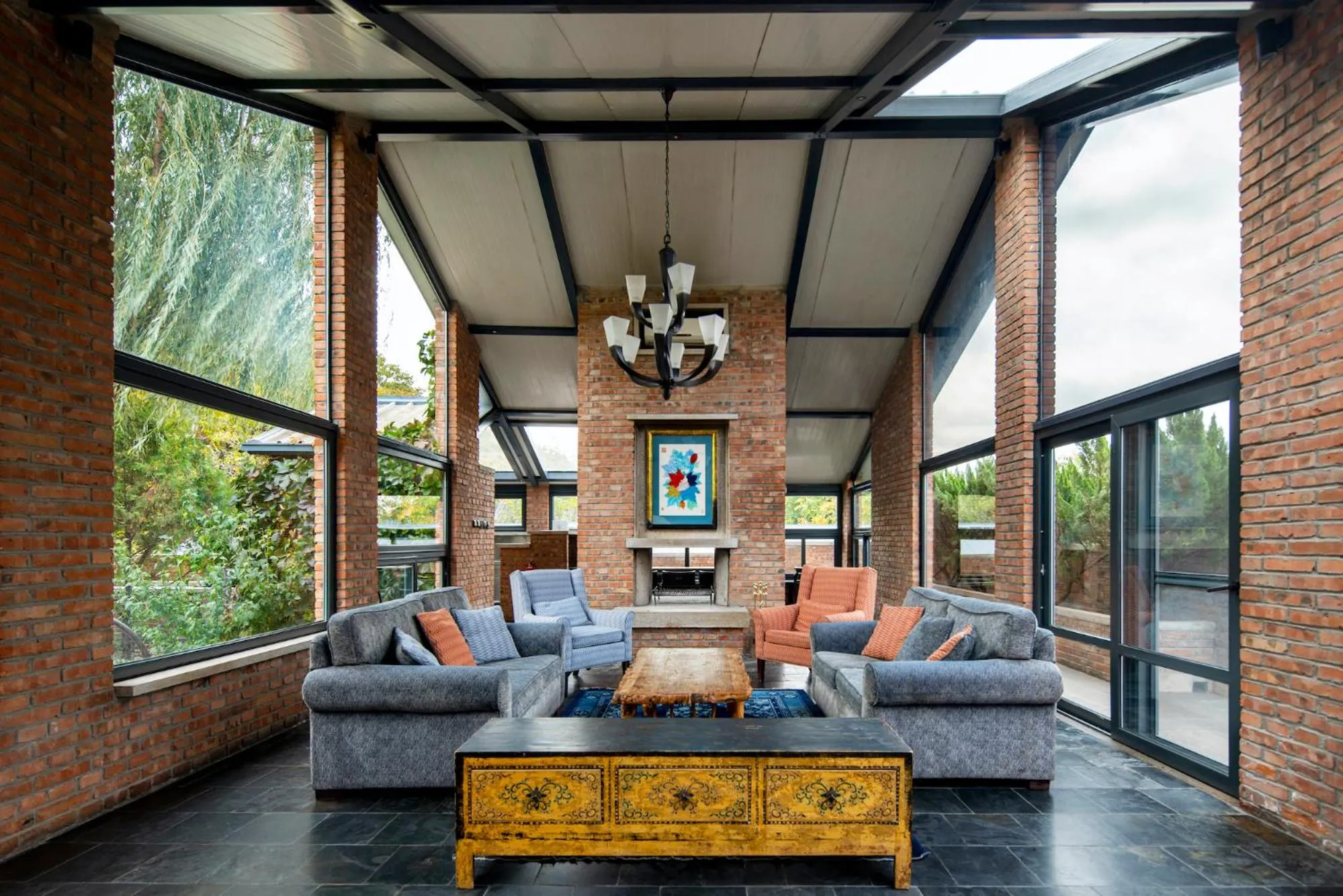 Living room in Brickyard Retreat at Mutianyu Great Wall Adjoin to Mutianyu Great Wall - Room with the View of Great Wall - Jacuzzi with the View of Great Wall - Vehicle Shuttle Service - International Catering - SPA& Nail Beauty Facilities