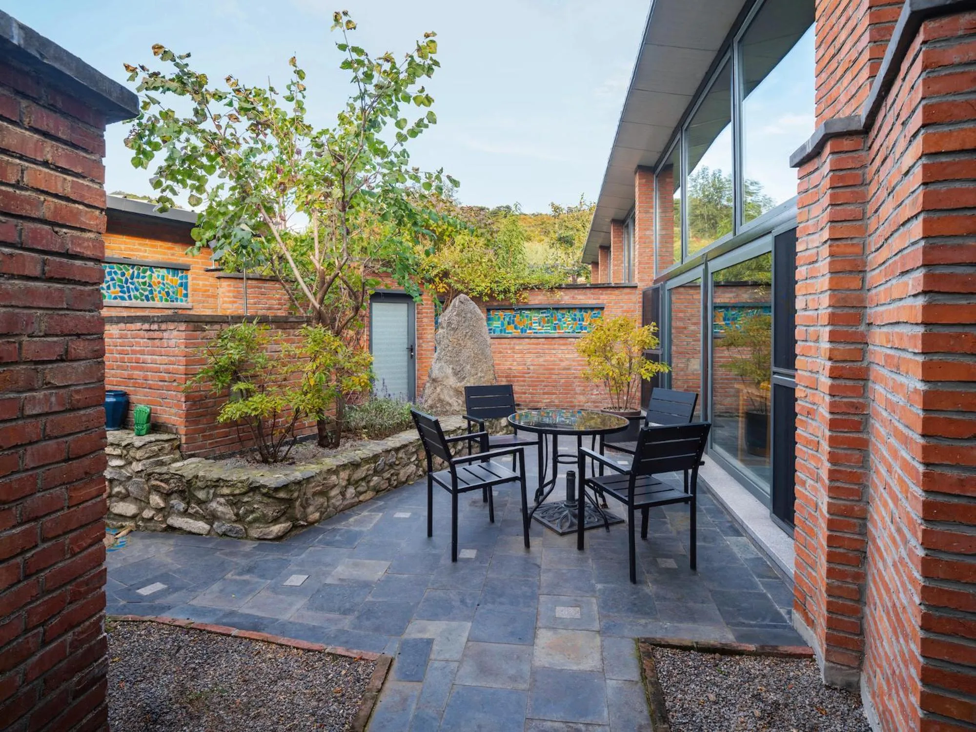 Garden view in Brickyard Retreat at Mutianyu Great Wall Adjoin to Mutianyu Great Wall - Room with the View of Great Wall - Jacuzzi with the View of Great Wall - Vehicle Shuttle Service - International Catering - SPA& Nail Beauty Facilities