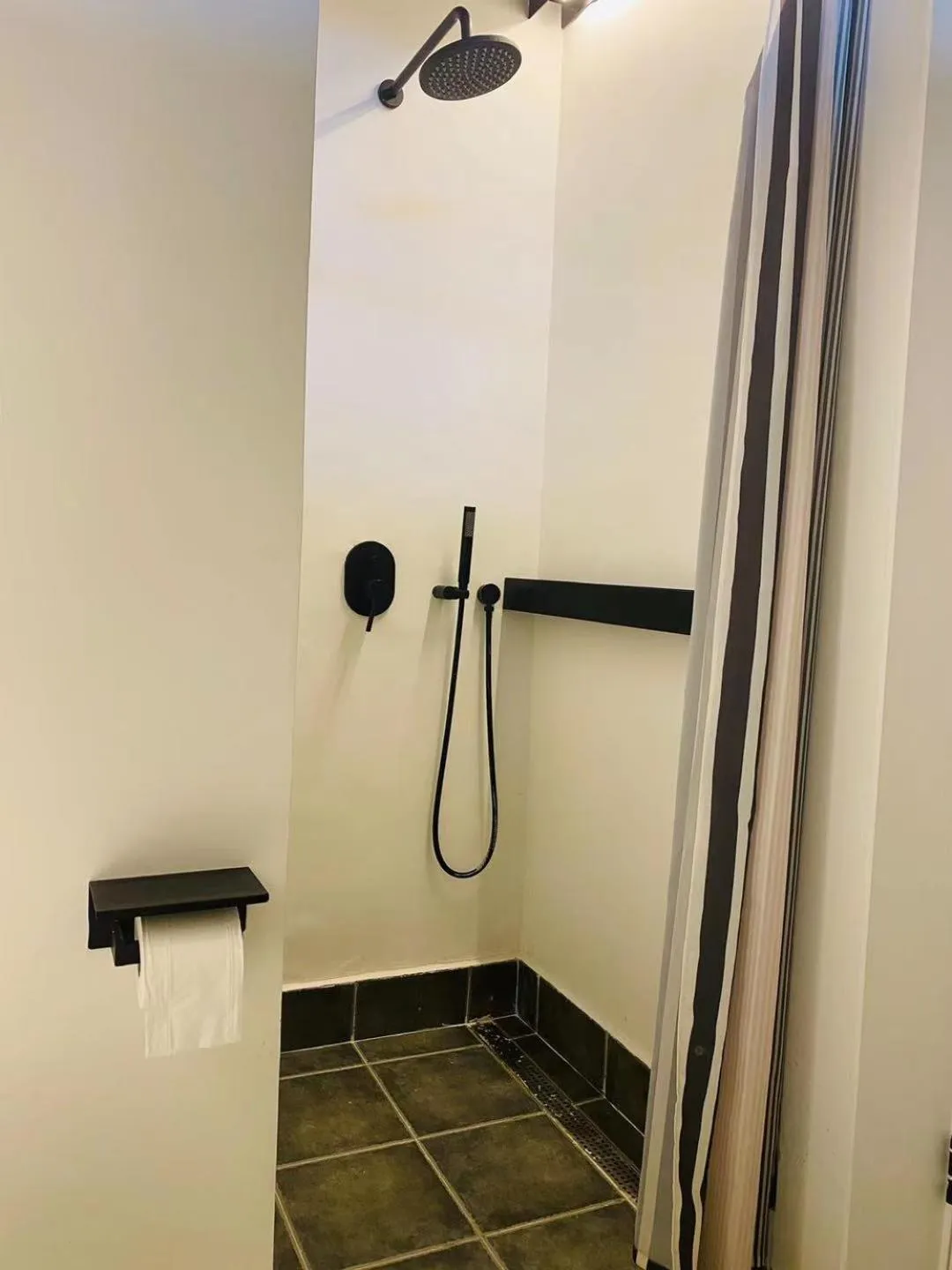 Bathroom in Brickyard Retreat at Mutianyu Great Wall Adjoin to Mutianyu Great Wall - Room with the View of Great Wall - Jacuzzi with the View of Great Wall - Vehicle Shuttle Service - International Catering - SPA& Nail Beauty Facilities