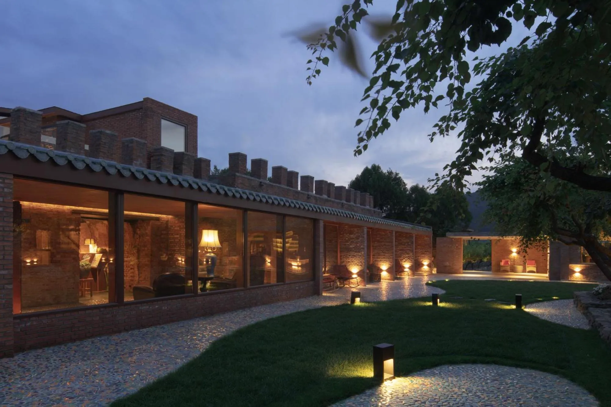 Night in Brickyard Retreat at Mutianyu Great Wall Adjoin to Mutianyu Great Wall - Room with the View of Great Wall - Jacuzzi with the View of Great Wall - Vehicle Shuttle Service - International Catering - SPA& Nail Beauty Facilities