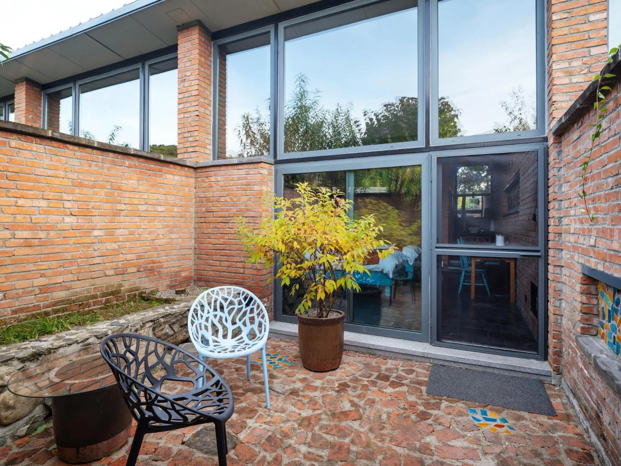 Garden view in Brickyard Retreat at Mutianyu Great Wall Adjoin to Mutianyu Great Wall - Room with the View of Great Wall - Jacuzzi with the View of Great Wall - Vehicle Shuttle Service - International Catering - SPA& Nail Beauty Facilities