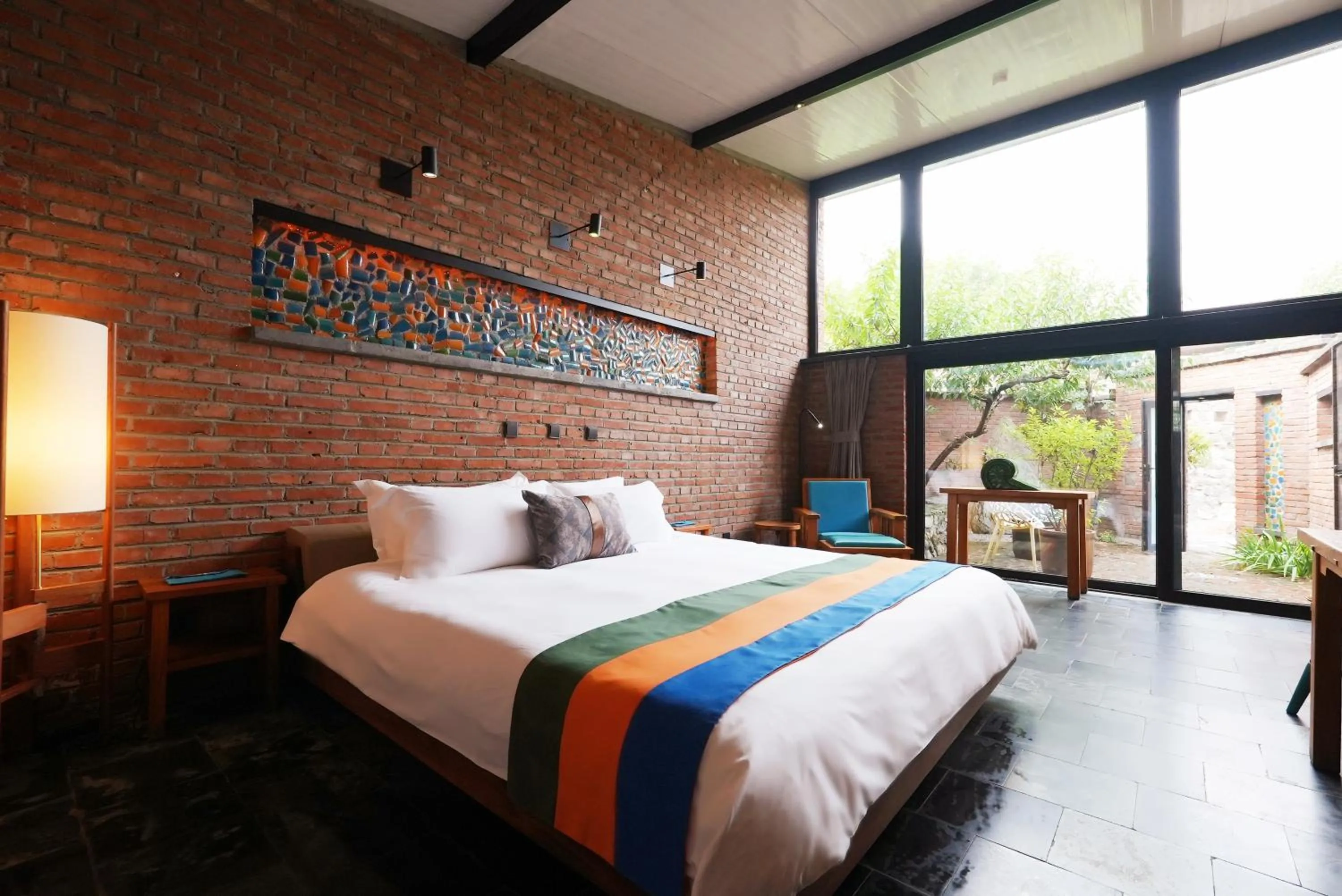 Bed in Brickyard Retreat at Mutianyu Great Wall Adjoin to Mutianyu Great Wall - Room with the View of Great Wall - Jacuzzi with the View of Great Wall - Vehicle Shuttle Service - International Catering - SPA& Nail Beauty Facilities