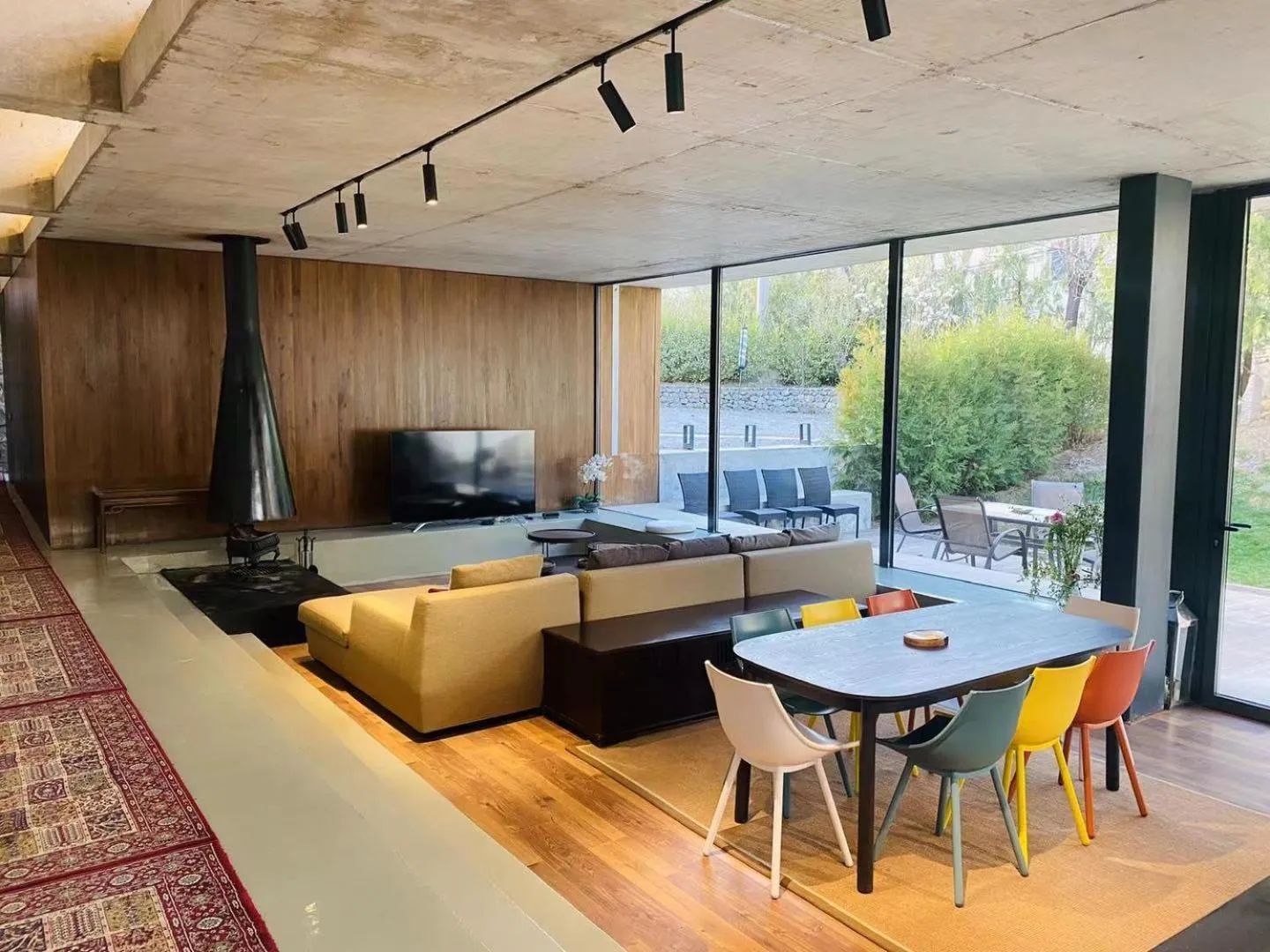 Patio in Brickyard Retreat at Mutianyu Great Wall Adjoin to Mutianyu Great Wall - Room with the View of Great Wall - Jacuzzi with the View of Great Wall - Vehicle Shuttle Service - International Catering - SPA& Nail Beauty Facilities