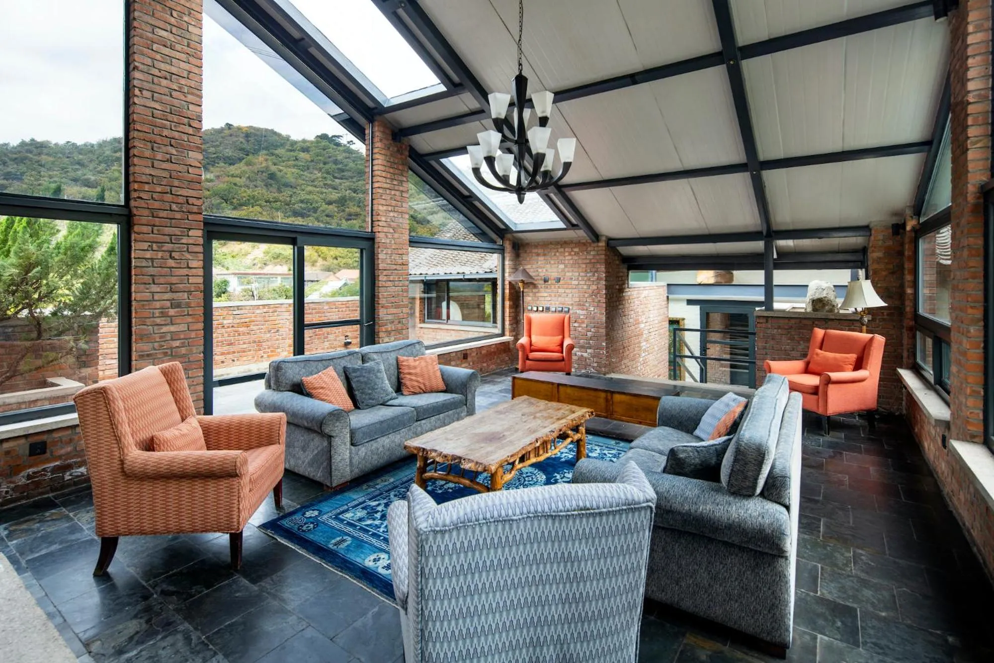 Day in Brickyard Retreat at Mutianyu Great Wall Adjoin to Mutianyu Great Wall - Room with the View of Great Wall - Jacuzzi with the View of Great Wall - Vehicle Shuttle Service - International Catering - SPA& Nail Beauty Facilities