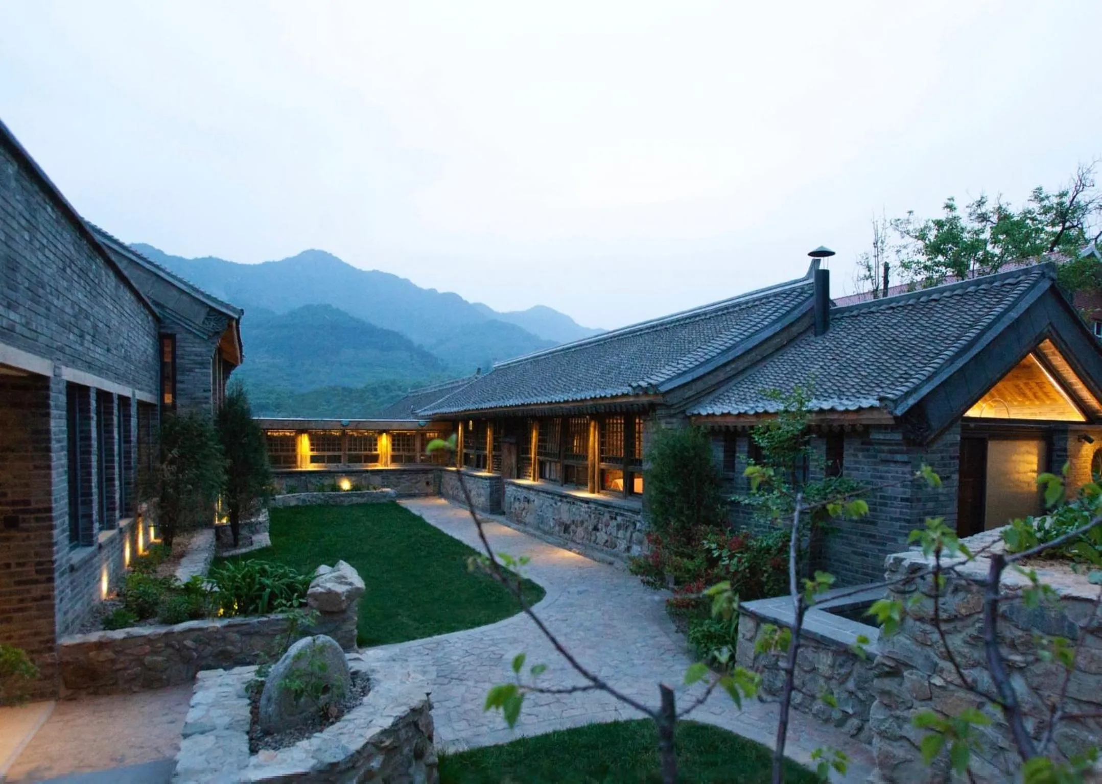 Property building in Brickyard Retreat at Mutianyu Great Wall Adjoin to Mutianyu Great Wall - Room with the View of Great Wall - Jacuzzi with the View of Great Wall - Vehicle Shuttle Service - International Catering - SPA& Nail Beauty Facilities