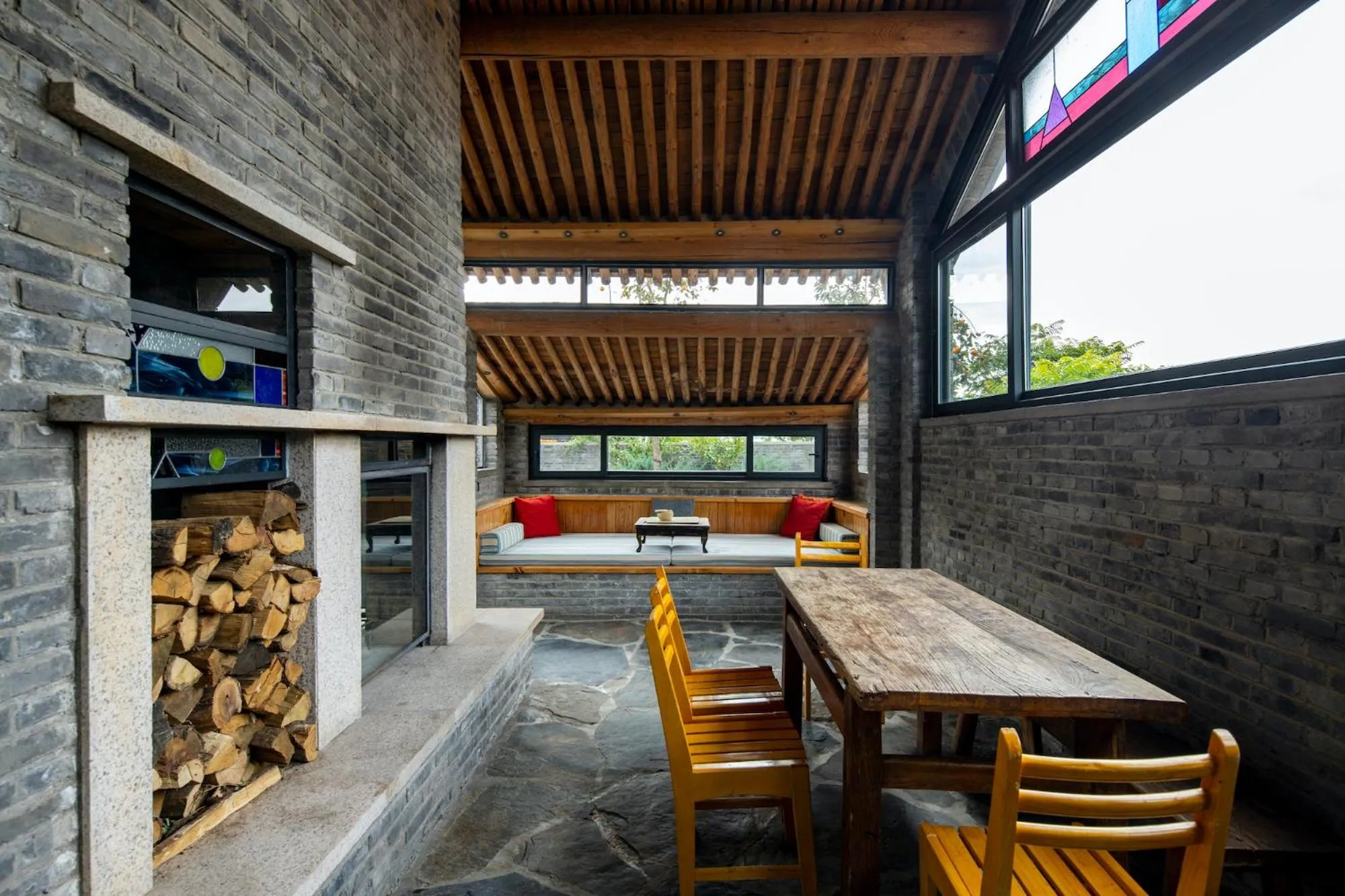 Living room in Brickyard Retreat at Mutianyu Great Wall Adjoin to Mutianyu Great Wall - Room with the View of Great Wall - Jacuzzi with the View of Great Wall - Vehicle Shuttle Service - International Catering - SPA& Nail Beauty Facilities