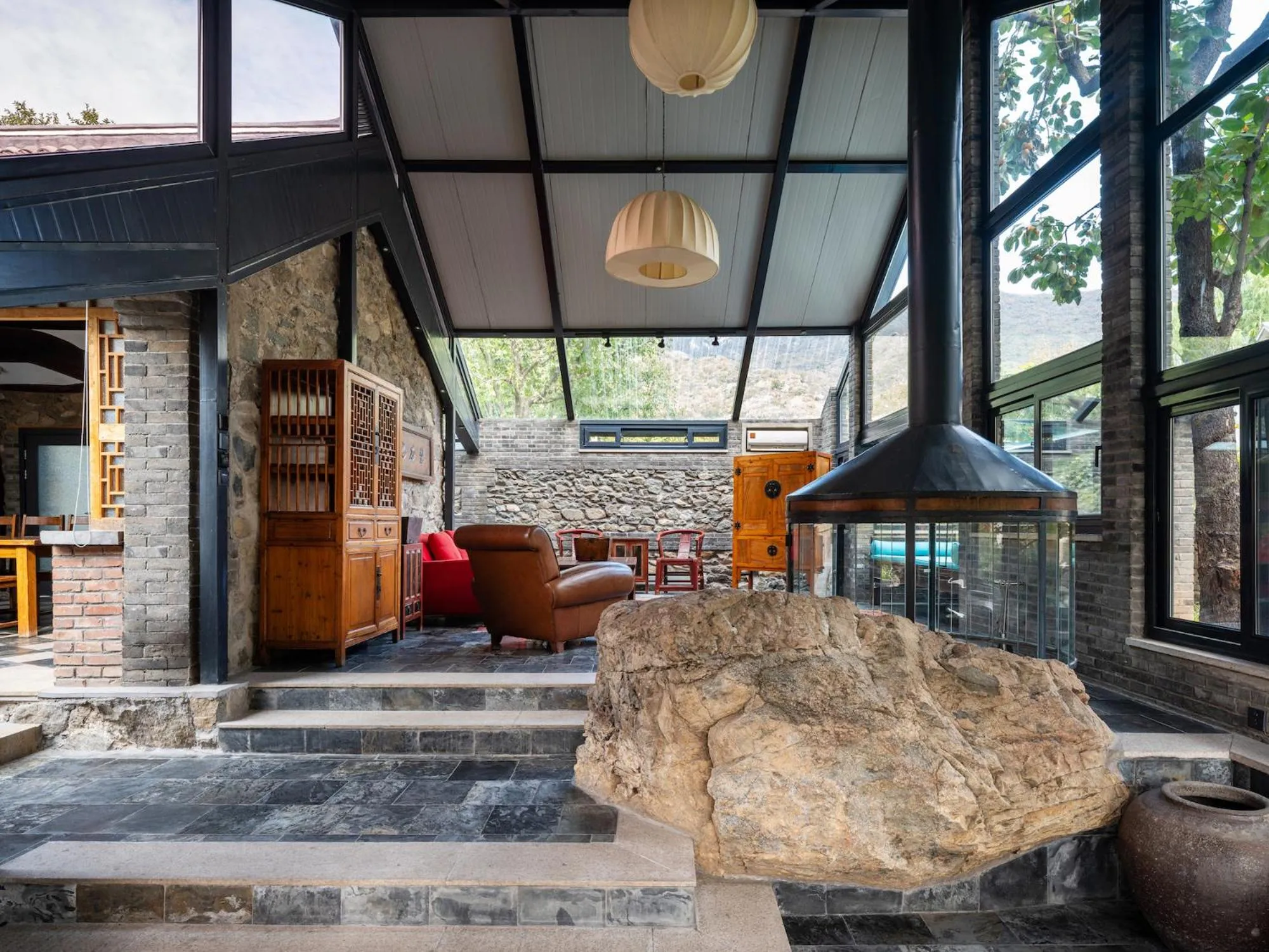 Living room in Brickyard Retreat at Mutianyu Great Wall Adjoin to Mutianyu Great Wall - Room with the View of Great Wall - Jacuzzi with the View of Great Wall - Vehicle Shuttle Service - International Catering - SPA& Nail Beauty Facilities