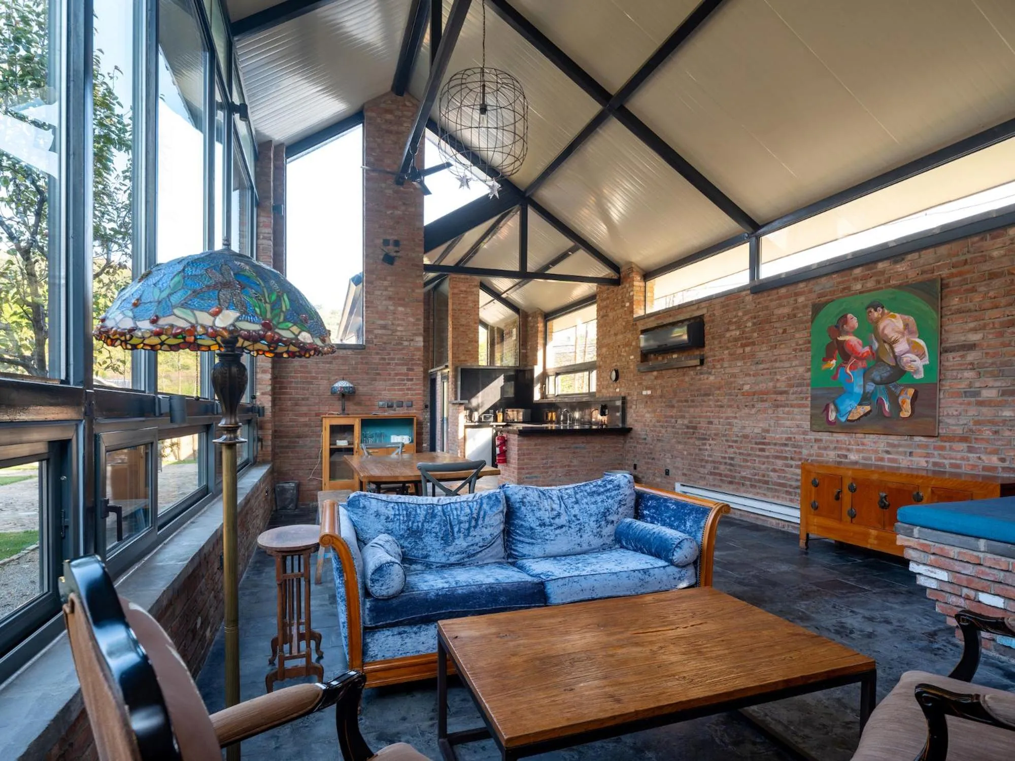 Living room in Brickyard Retreat at Mutianyu Great Wall Adjoin to Mutianyu Great Wall - Room with the View of Great Wall - Jacuzzi with the View of Great Wall - Vehicle Shuttle Service - International Catering - SPA& Nail Beauty Facilities