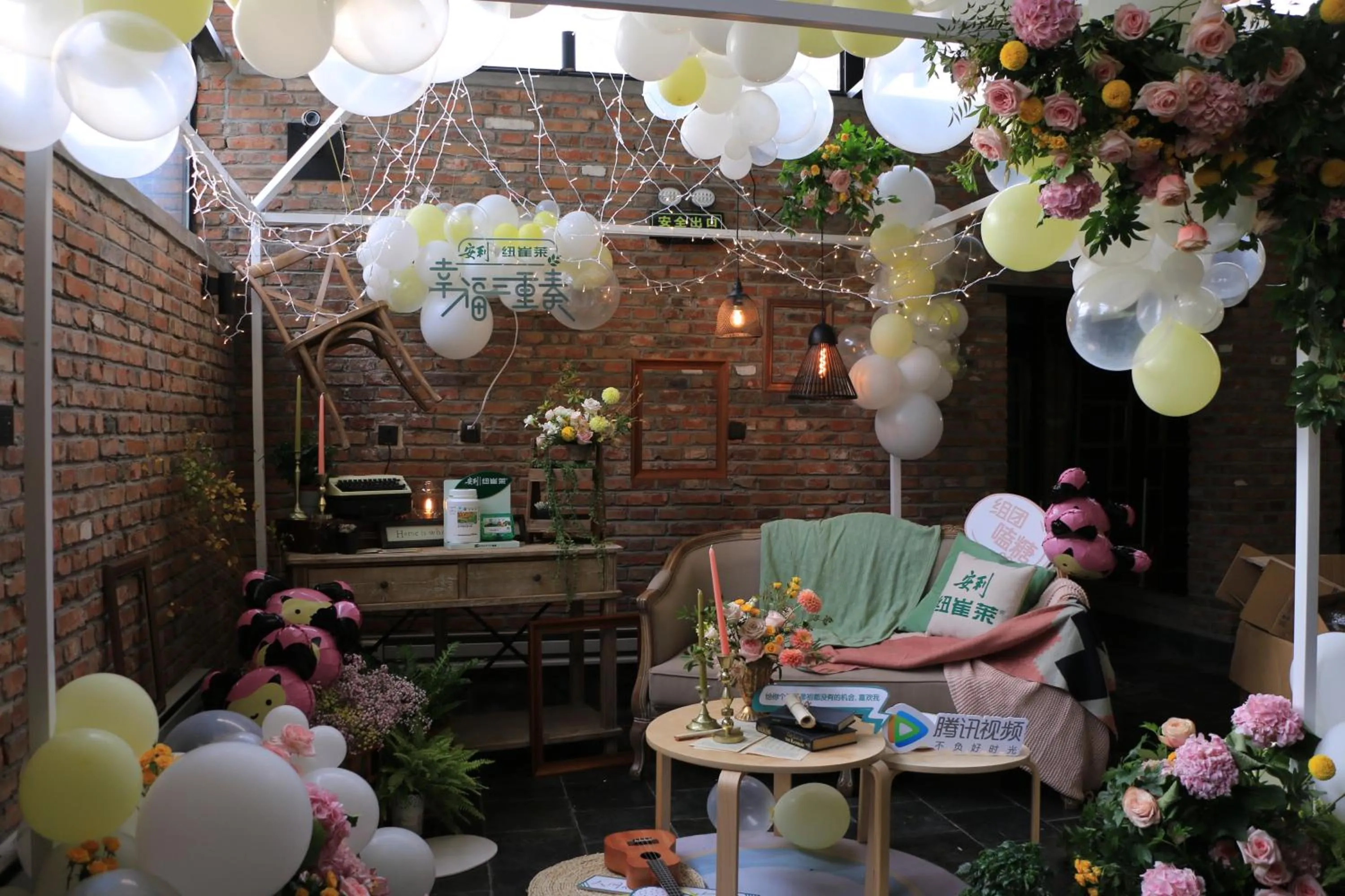 Restaurant/places to eat in Brickyard Retreat at Mutianyu Great Wall Adjoin to Mutianyu Great Wall - Room with the View of Great Wall - Jacuzzi with the View of Great Wall - Vehicle Shuttle Service - International Catering - SPA& Nail Beauty Facilities