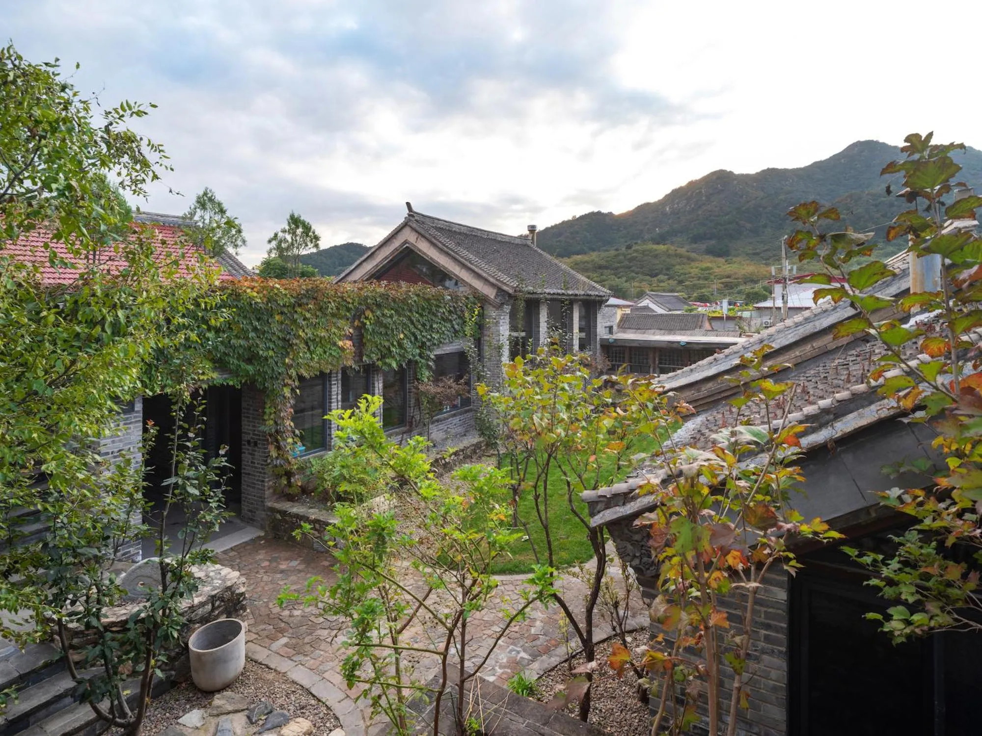 Garden view in Brickyard Retreat at Mutianyu Great Wall Adjoin to Mutianyu Great Wall - Room with the View of Great Wall - Jacuzzi with the View of Great Wall - Vehicle Shuttle Service - International Catering - SPA& Nail Beauty Facilities