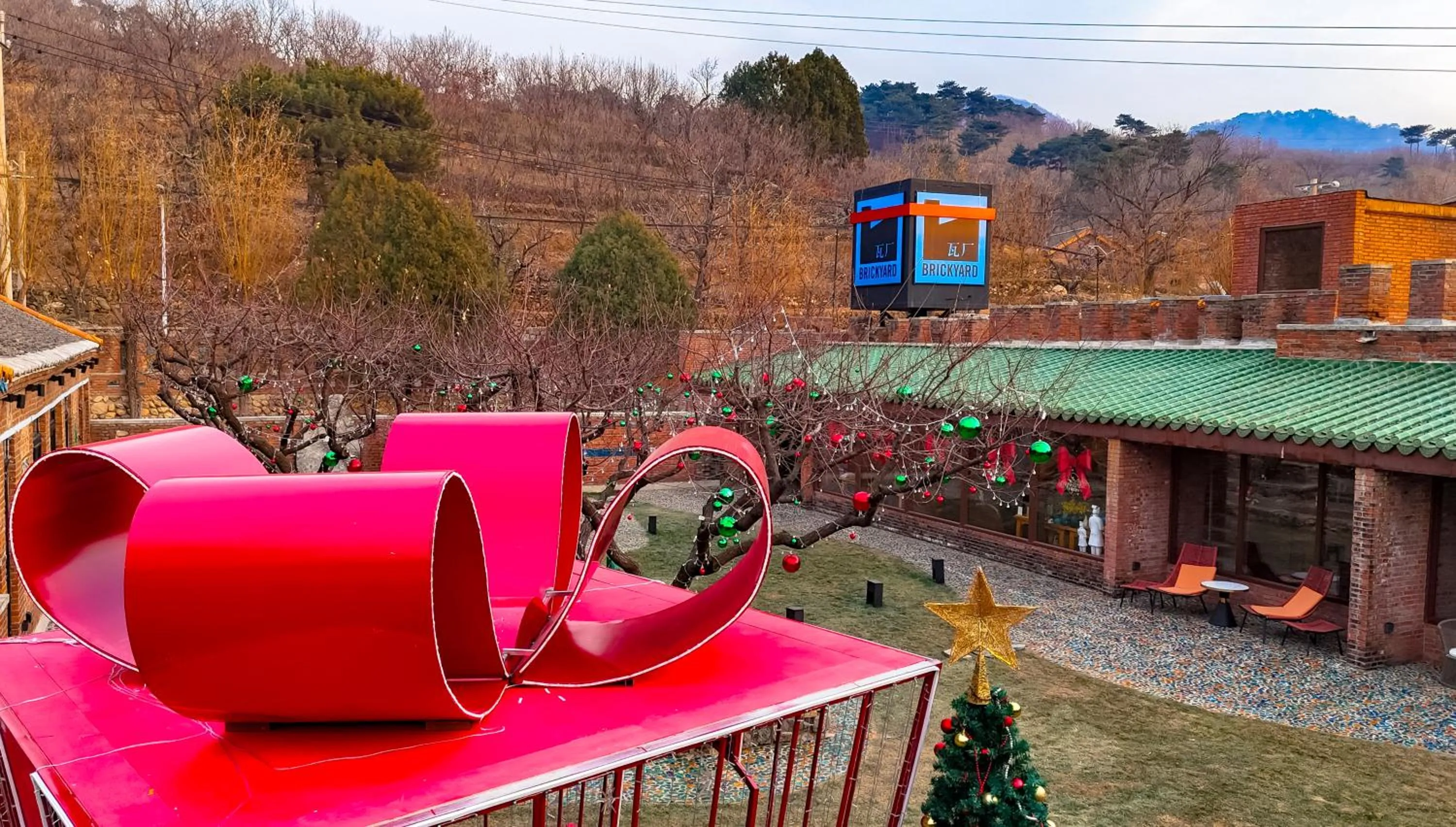 Property building in Brickyard Retreat at Mutianyu Great Wall Adjoin to Mutianyu Great Wall - Room with the View of Great Wall - Jacuzzi with the View of Great Wall - Vehicle Shuttle Service - International Catering - SPA& Nail Beauty Facilities