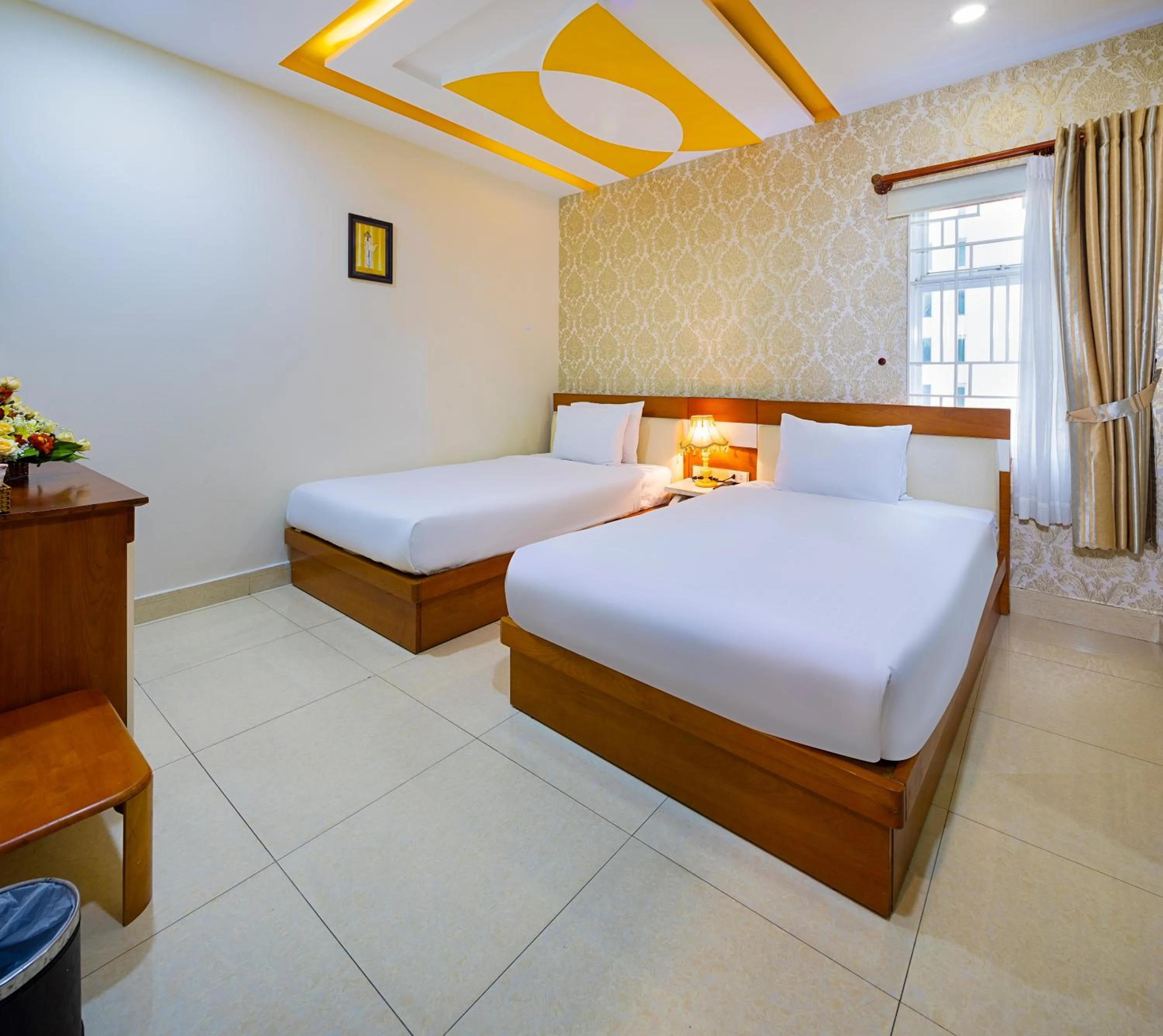 Photo of the whole room, Bed in Boss Palace Hotel