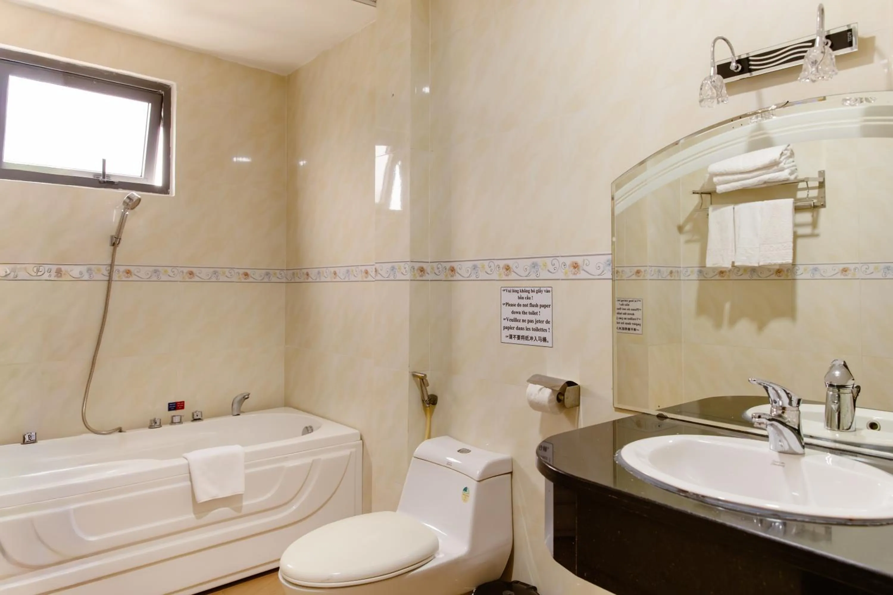 Bathroom in Boss Palace Hotel