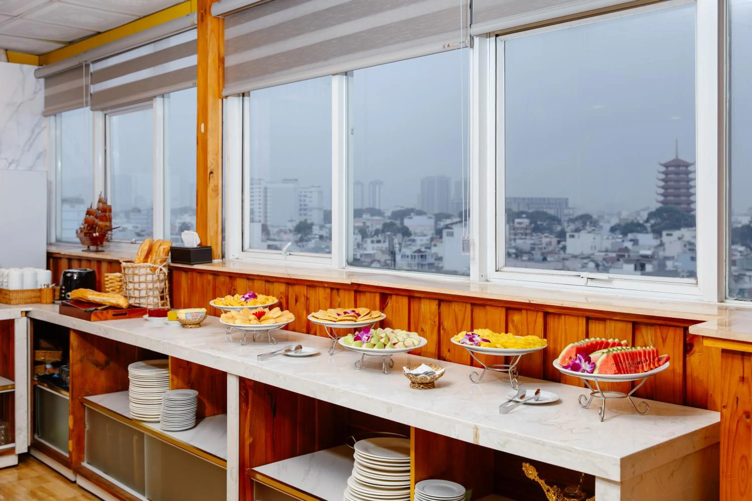 Restaurant/places to eat in Boss Palace Hotel