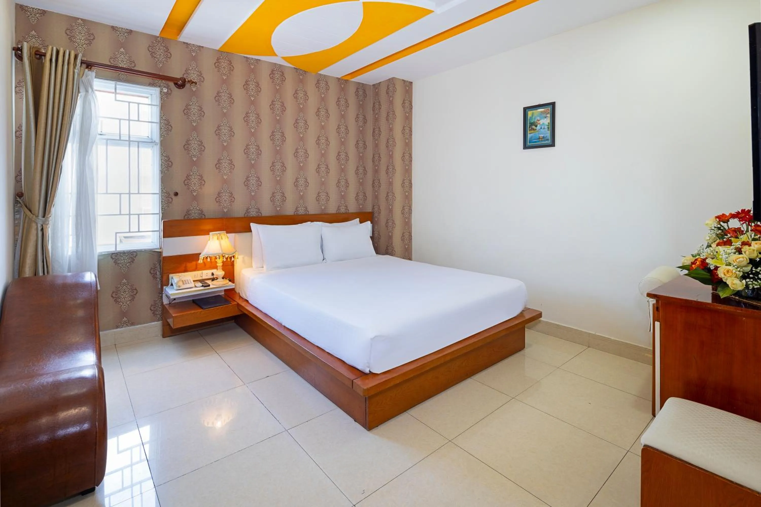 Photo of the whole room, Bed in Boss Palace Hotel