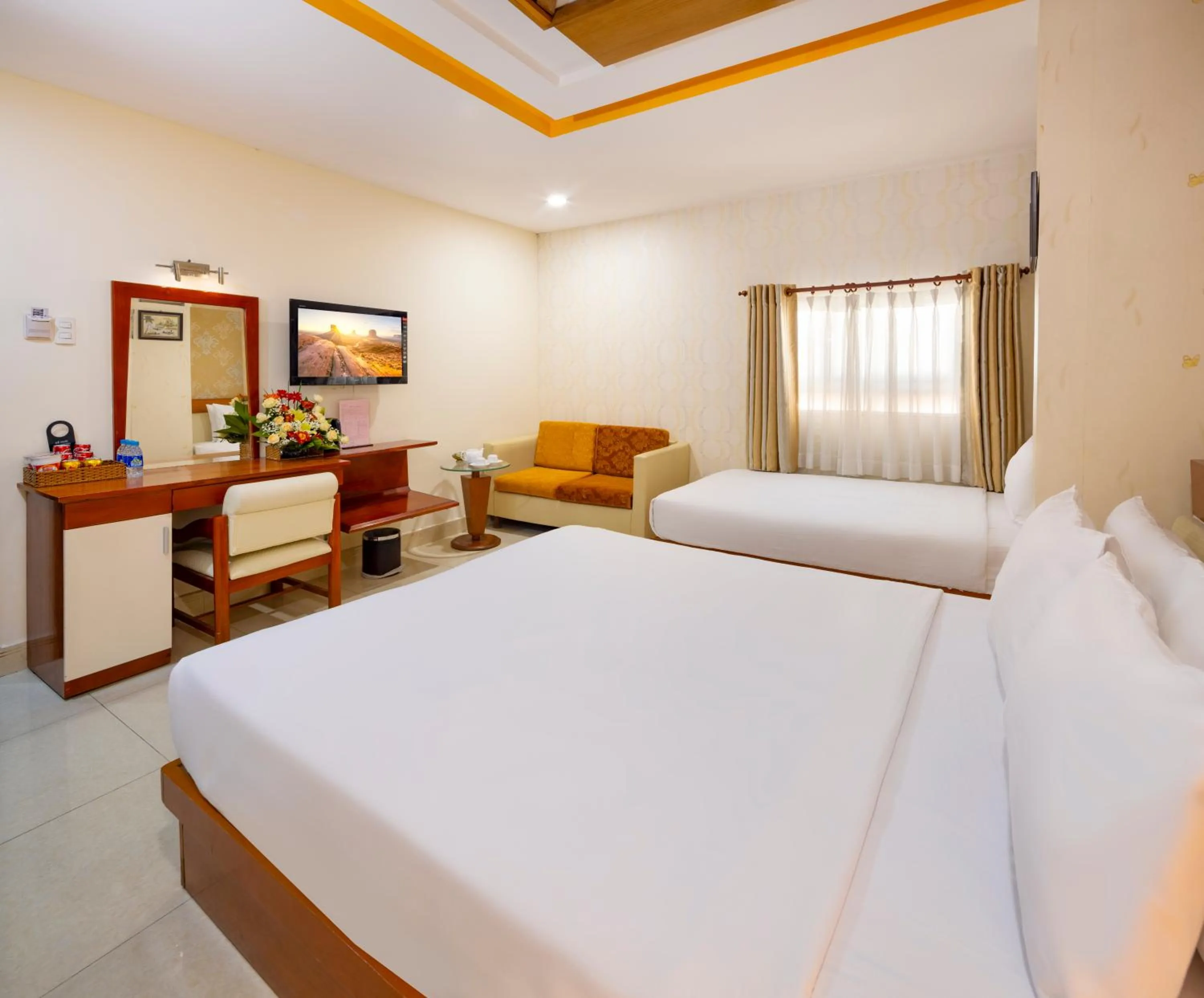 Photo of the whole room, Bed in Boss Palace Hotel