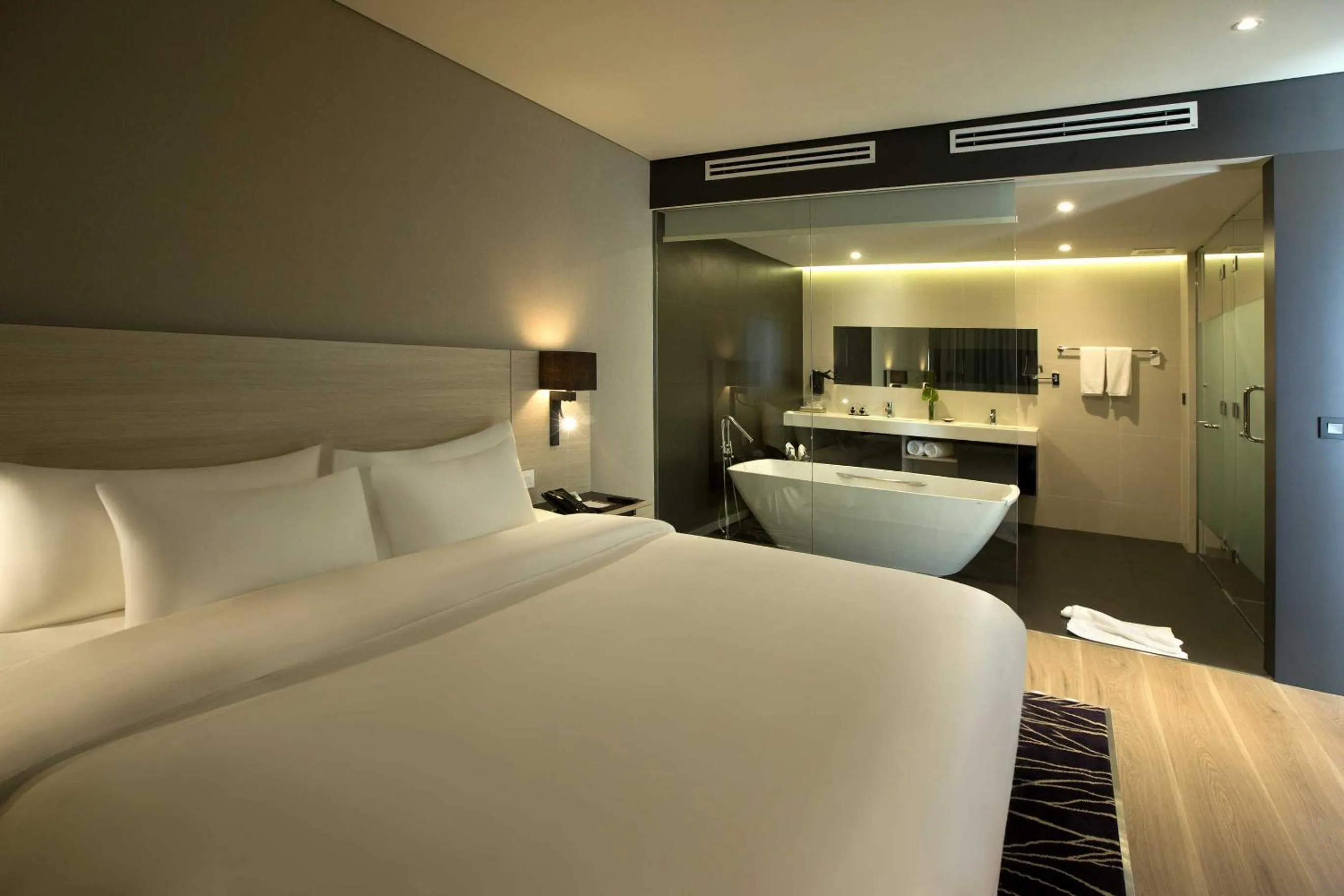 Photo of the whole room, Bed in Liberty Central Saigon Citypoint