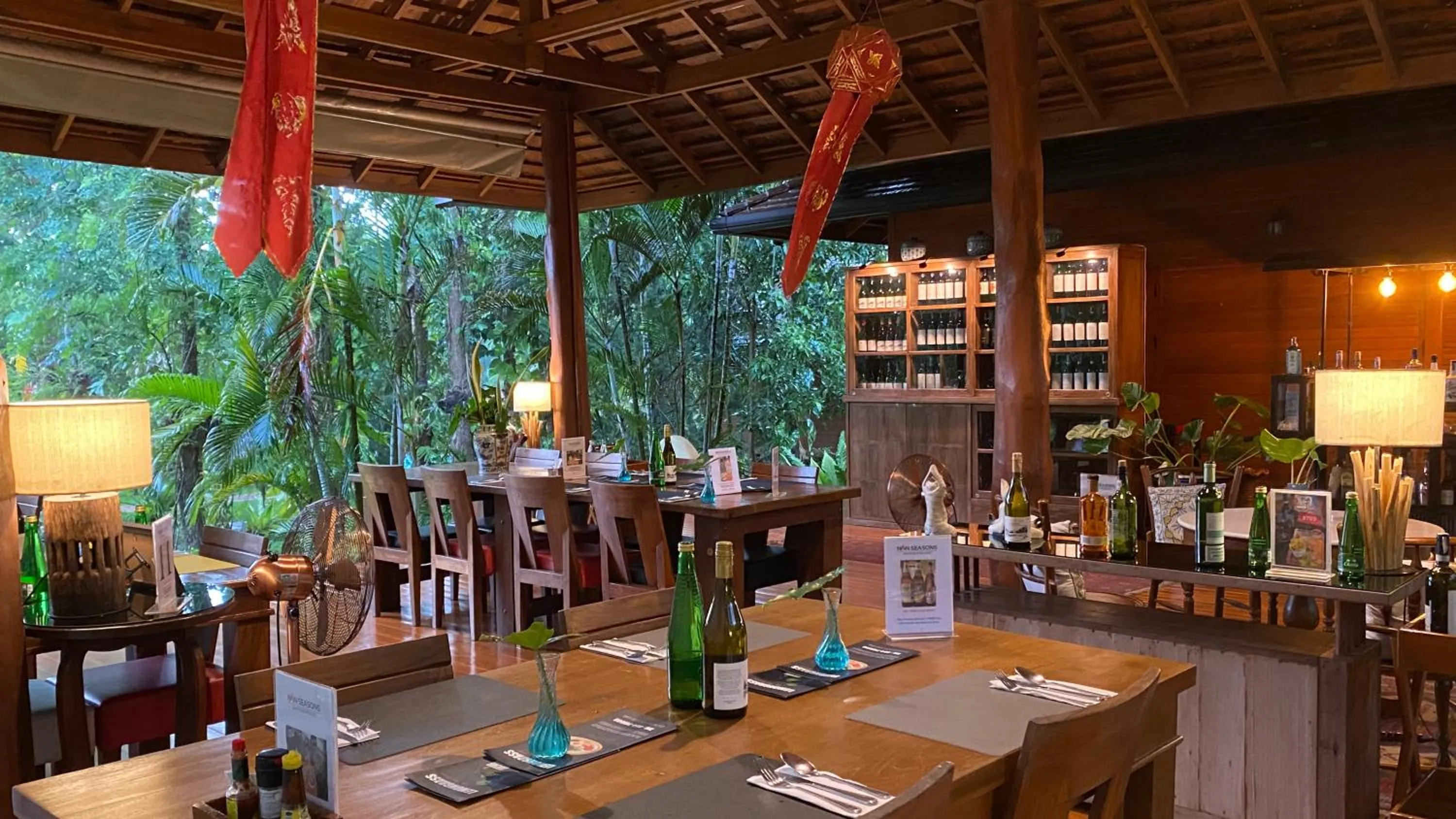 Restaurant/places to eat in Nan Seasons Boutique Resort
