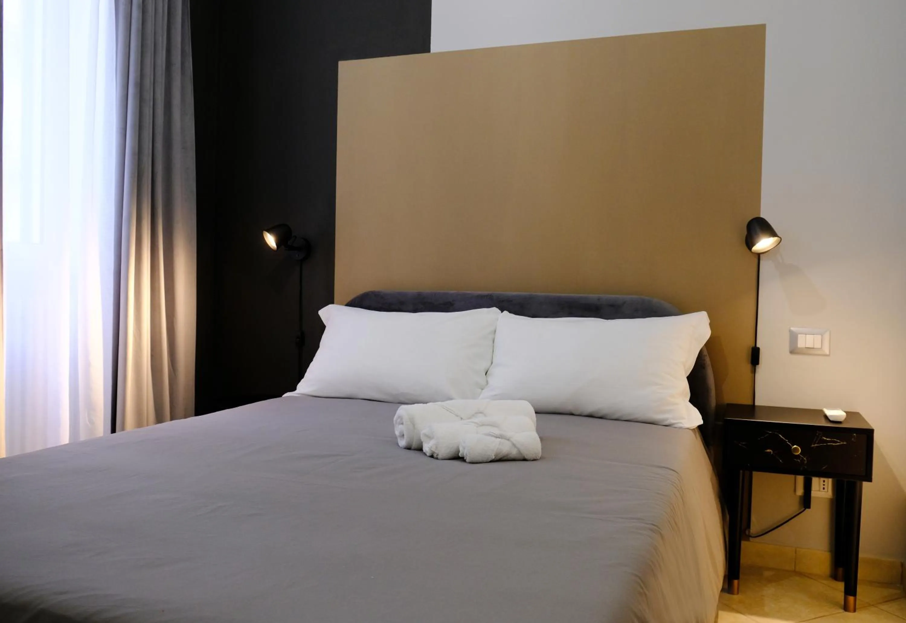 Bed in MATTEOTTI ROOMS