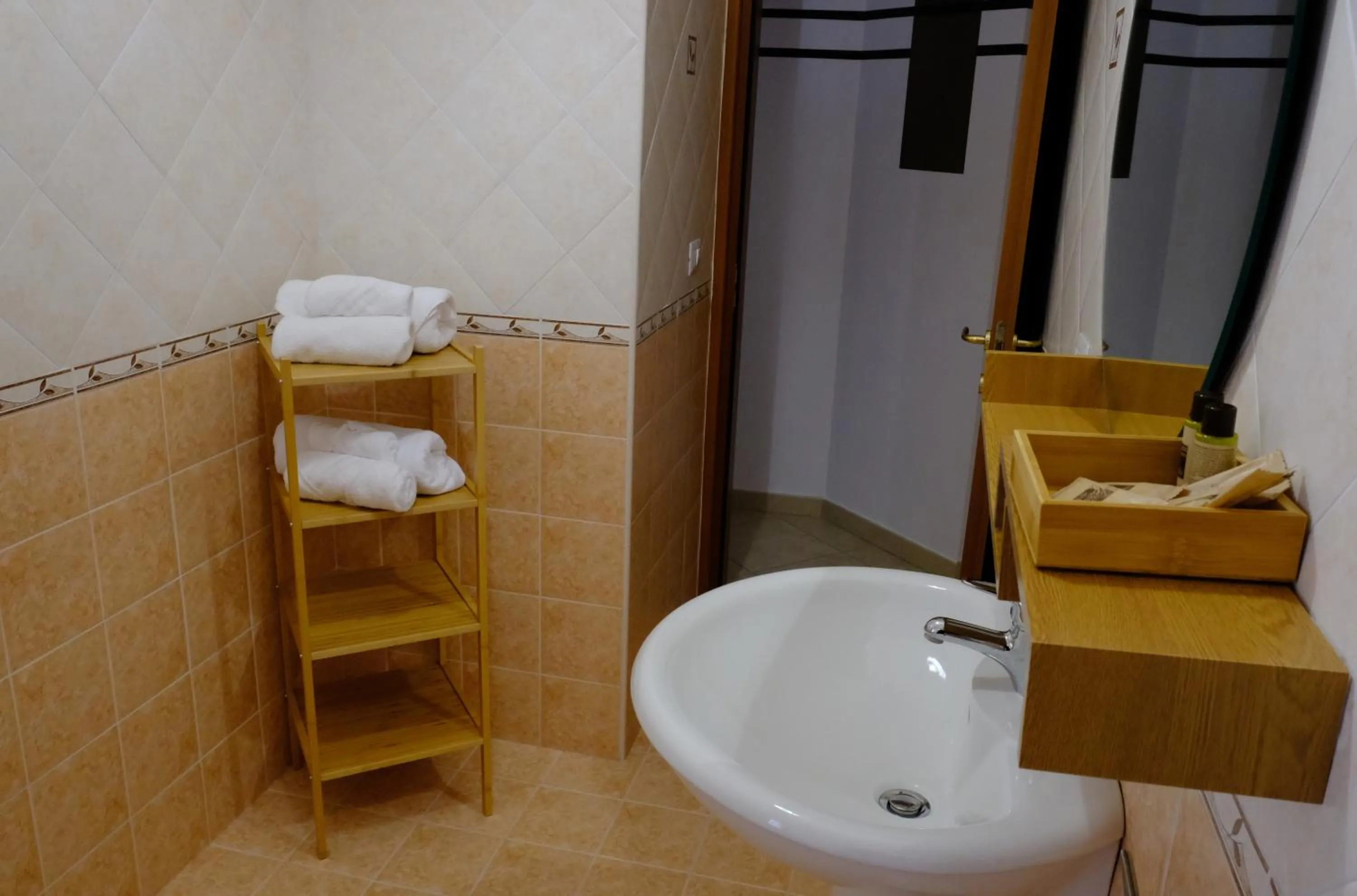 Bathroom in MATTEOTTI ROOMS