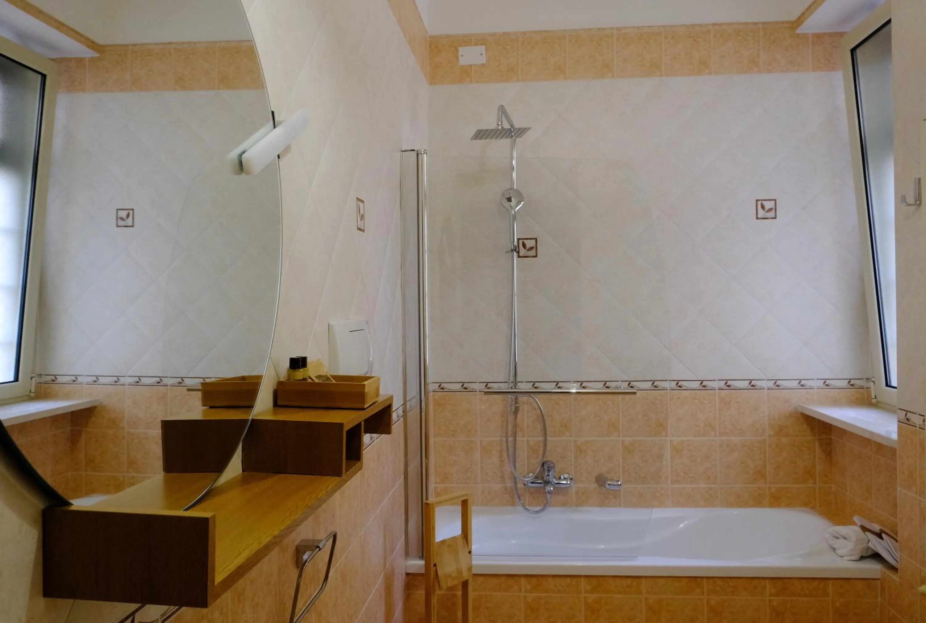 Shower in MATTEOTTI ROOMS
