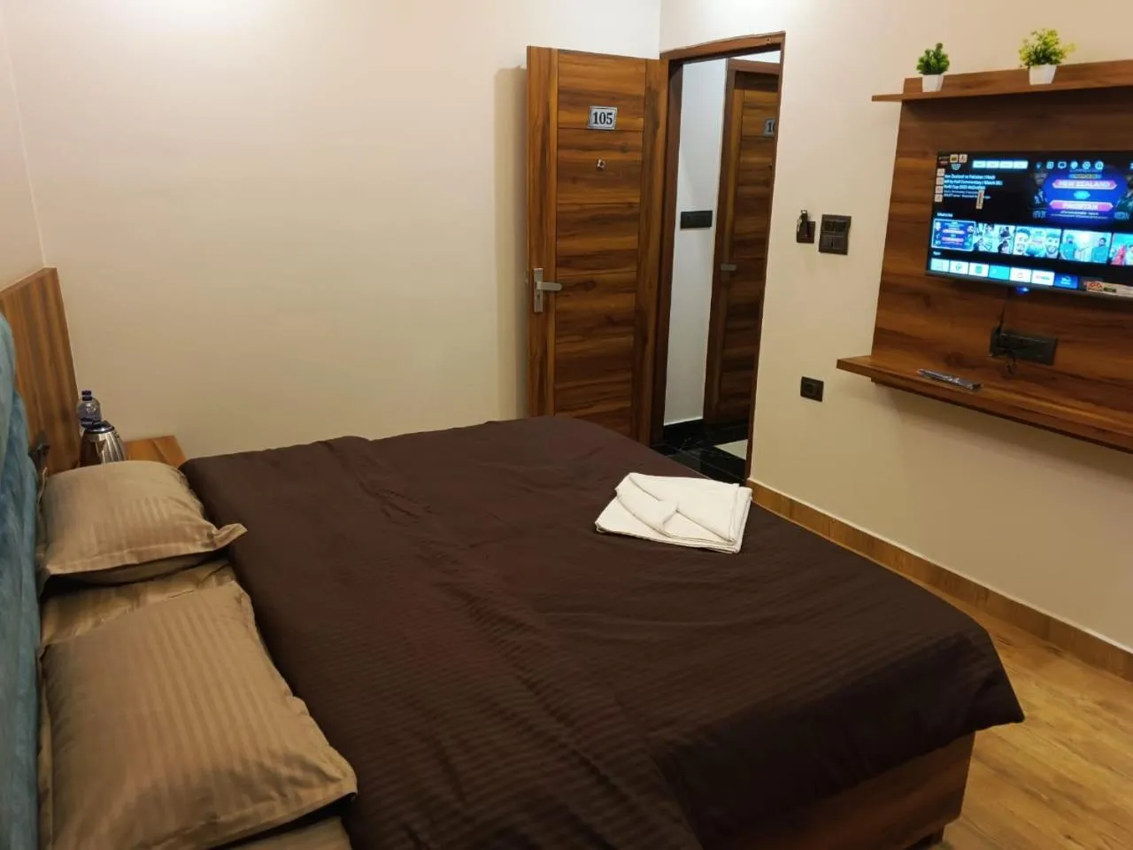 Bed in Hotel Mahadev Rishikesh