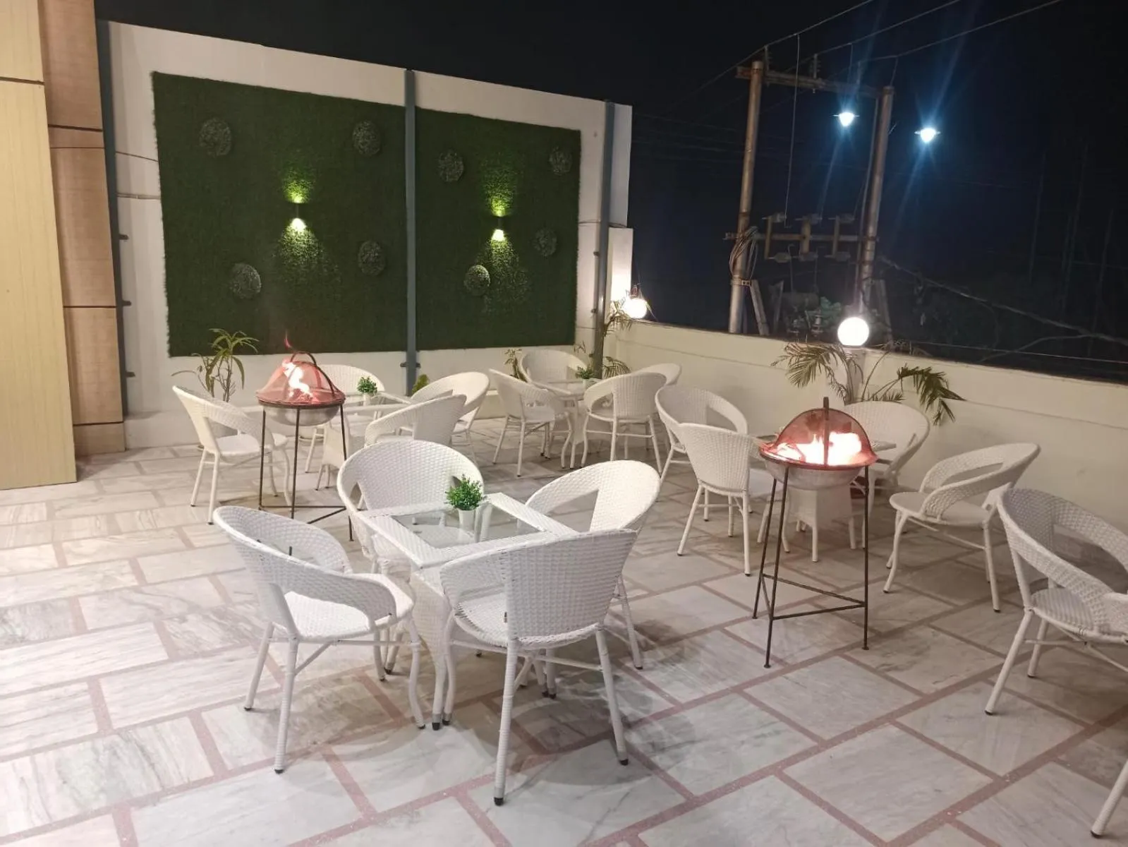 Restaurant/places to eat in Hotel Mahadev Rishikesh