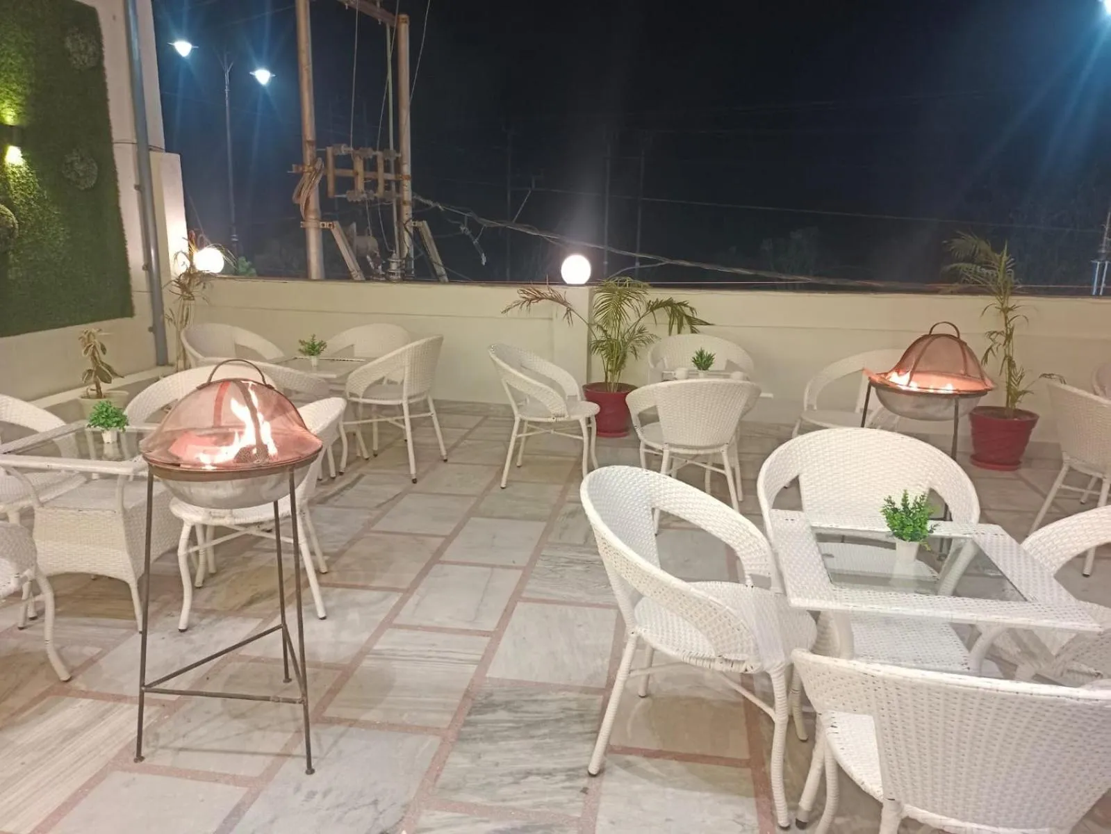 Restaurant/places to eat in Hotel Mahadev Rishikesh