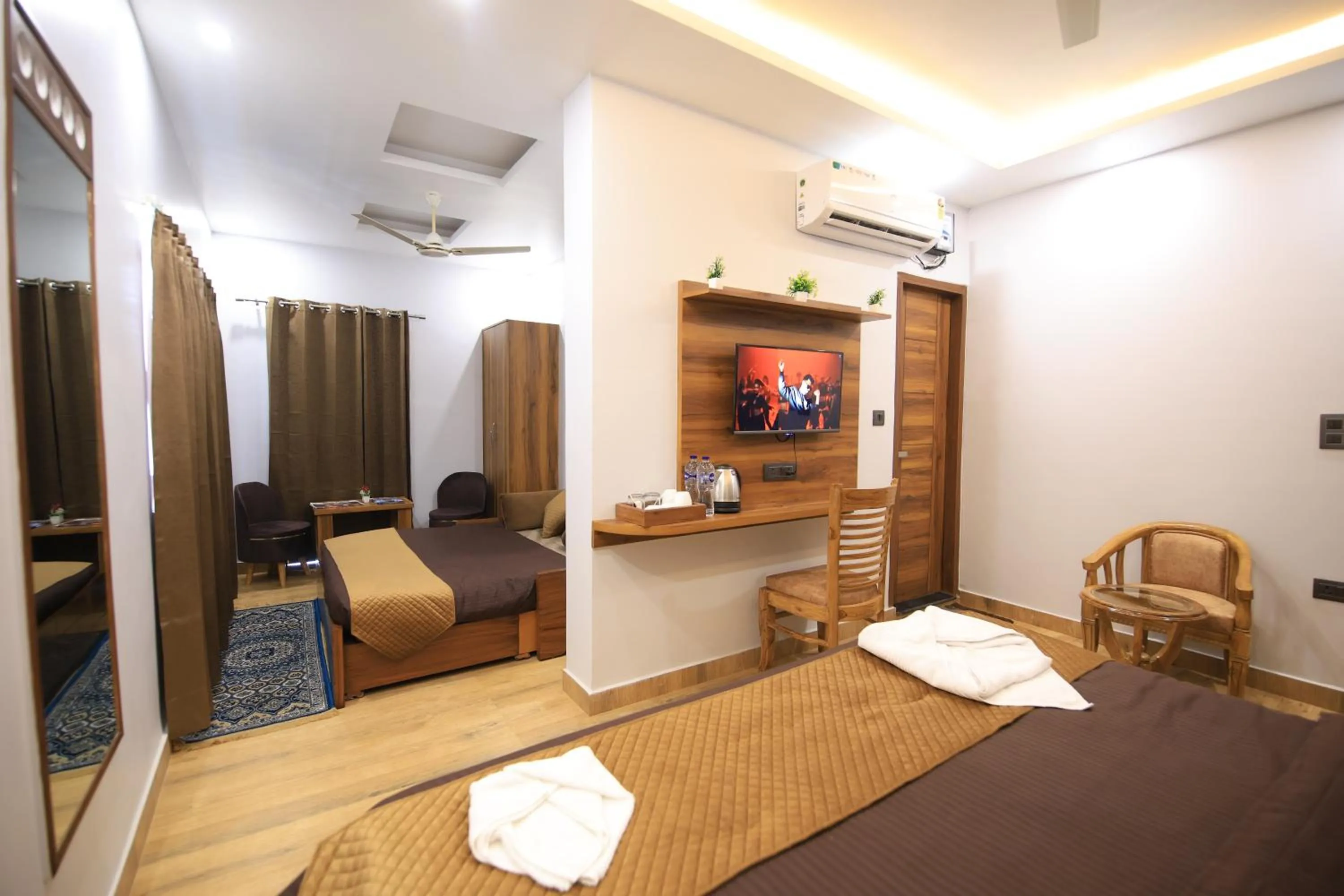 Bed in Hotel Mahadev Rishikesh