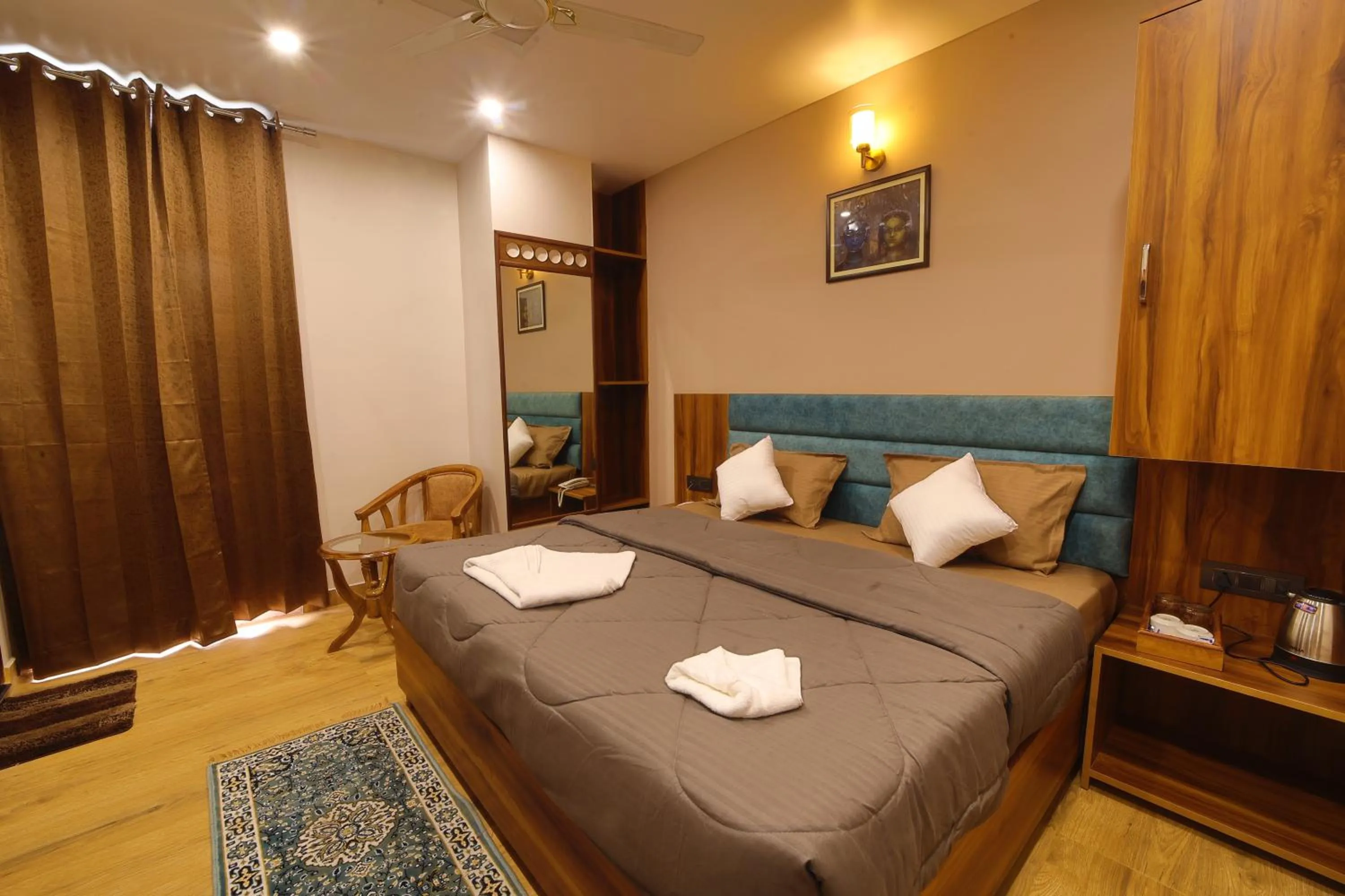 Bedroom, Bed in Hotel Mahadev Rishikesh