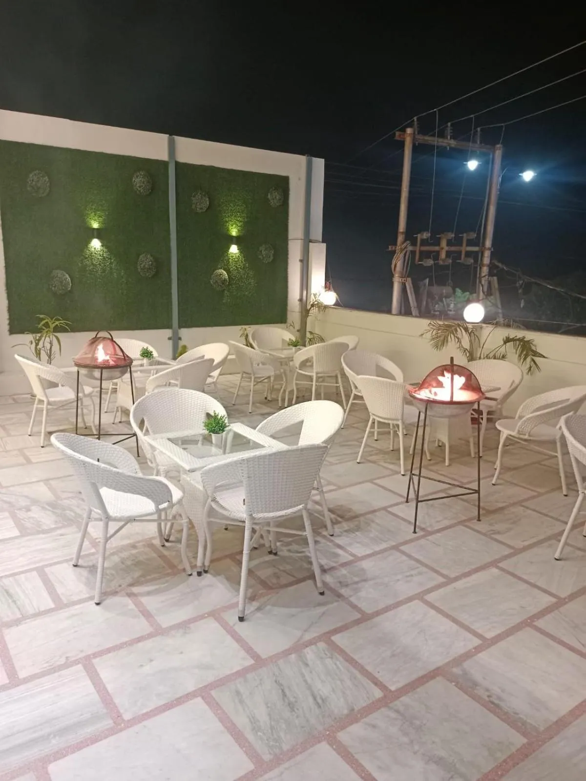 Restaurant/places to eat in Hotel Mahadev Rishikesh