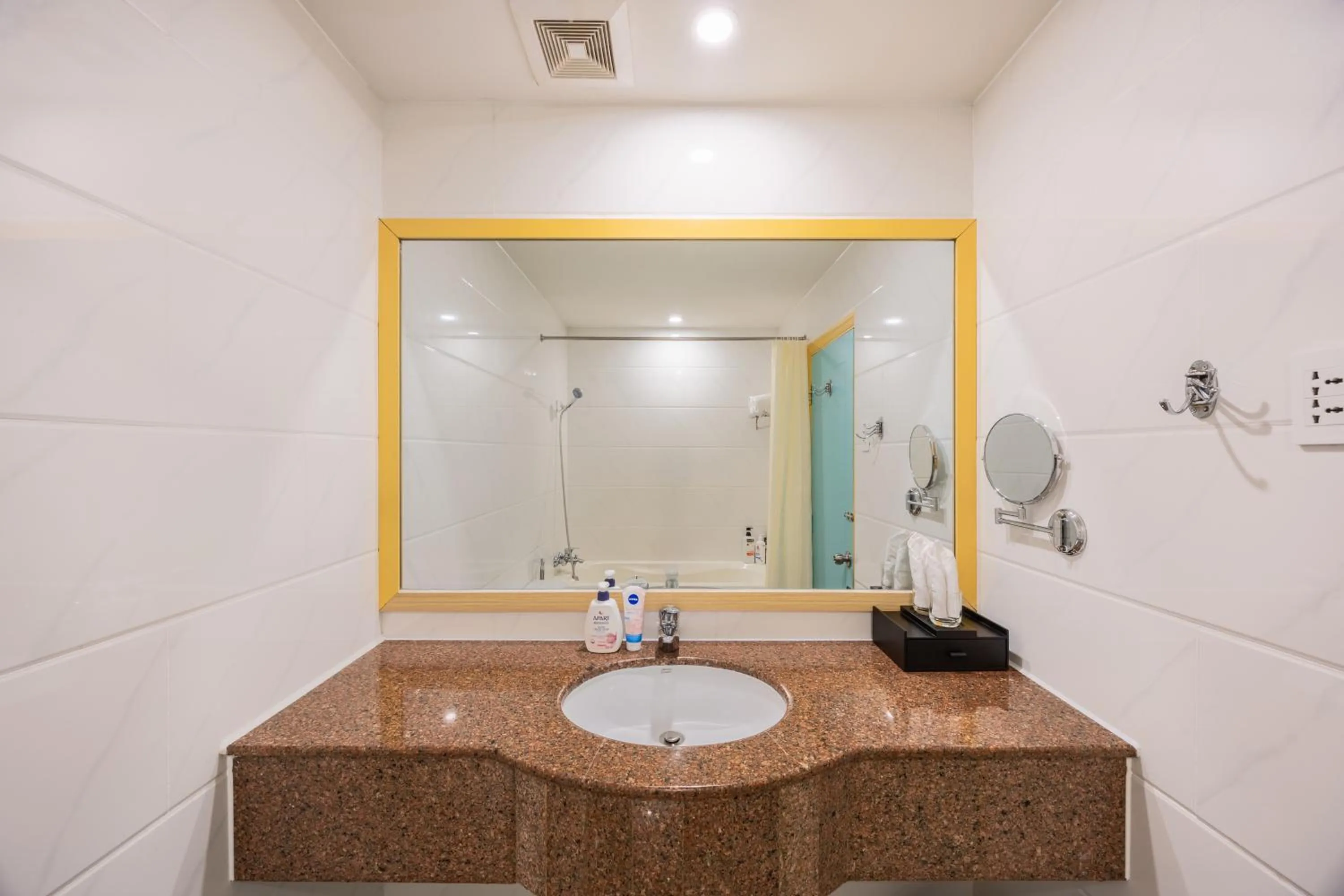 Toilet in A25 Hotel - 55 Lê Anh Xuân