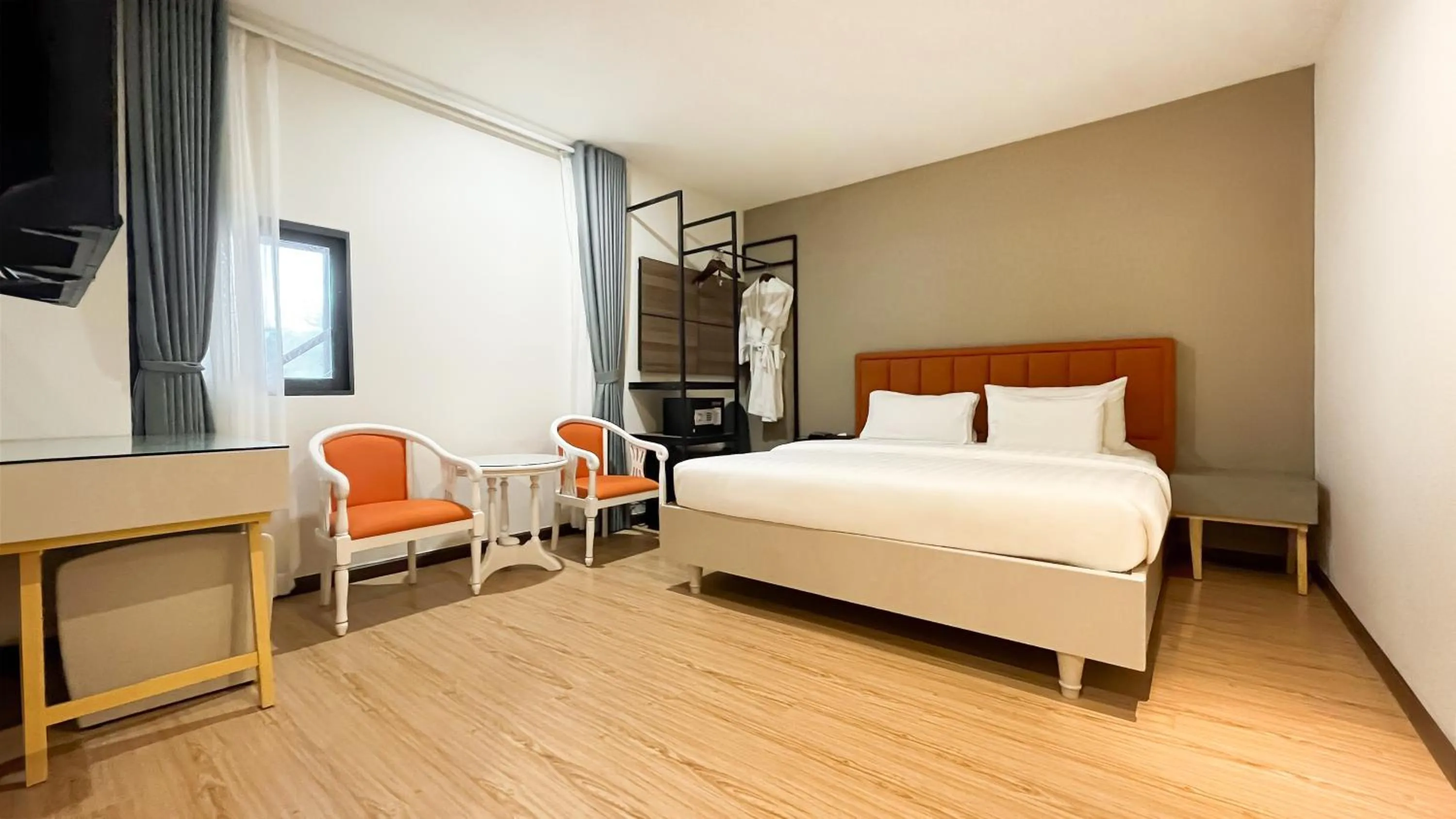 Grand Deluxe Queen City View with Rooftop Pool in A25 Hotel - 55 Lê Anh Xuân