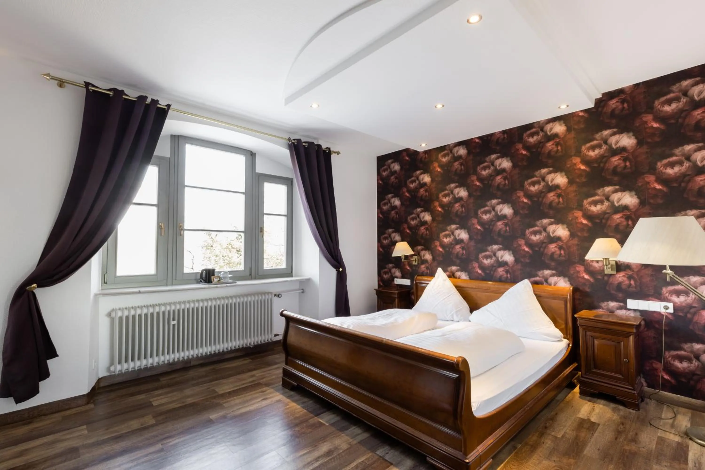 Photo of the whole room, Bed in Eventlocation & Hotel Schloss Neuburg