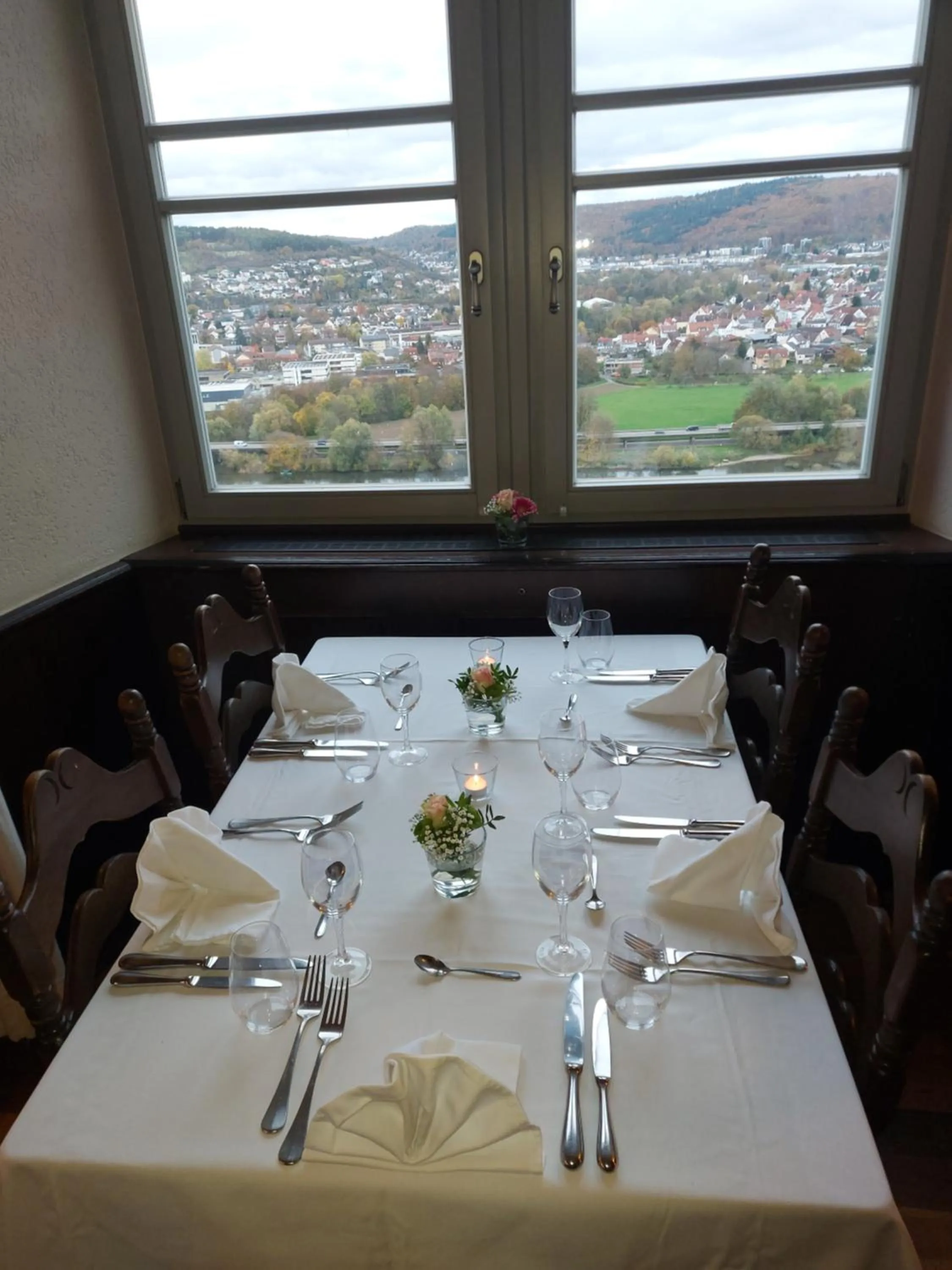 Restaurant/places to eat in Eventlocation & Hotel Schloss Neuburg