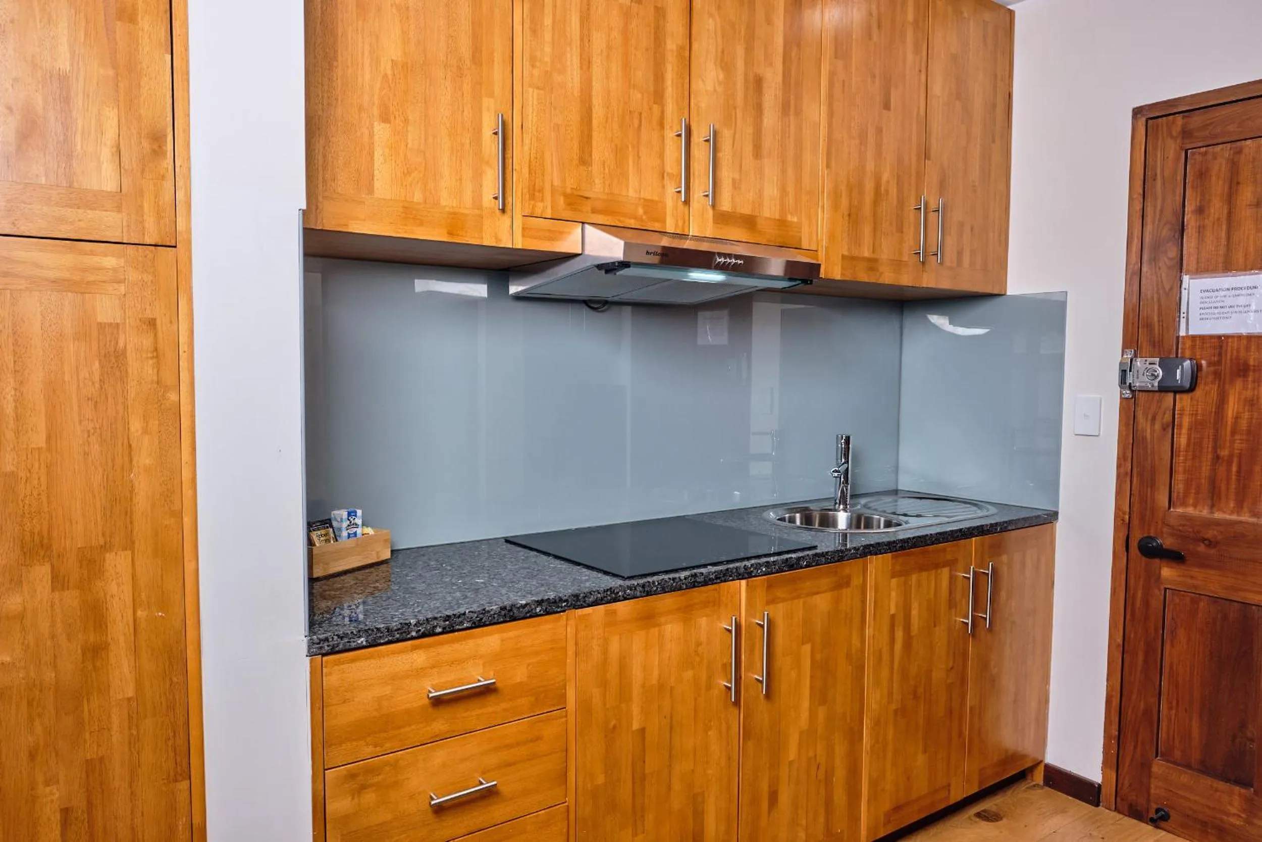 Kitchen or kitchenette in RIALTO SUITES Fremantle