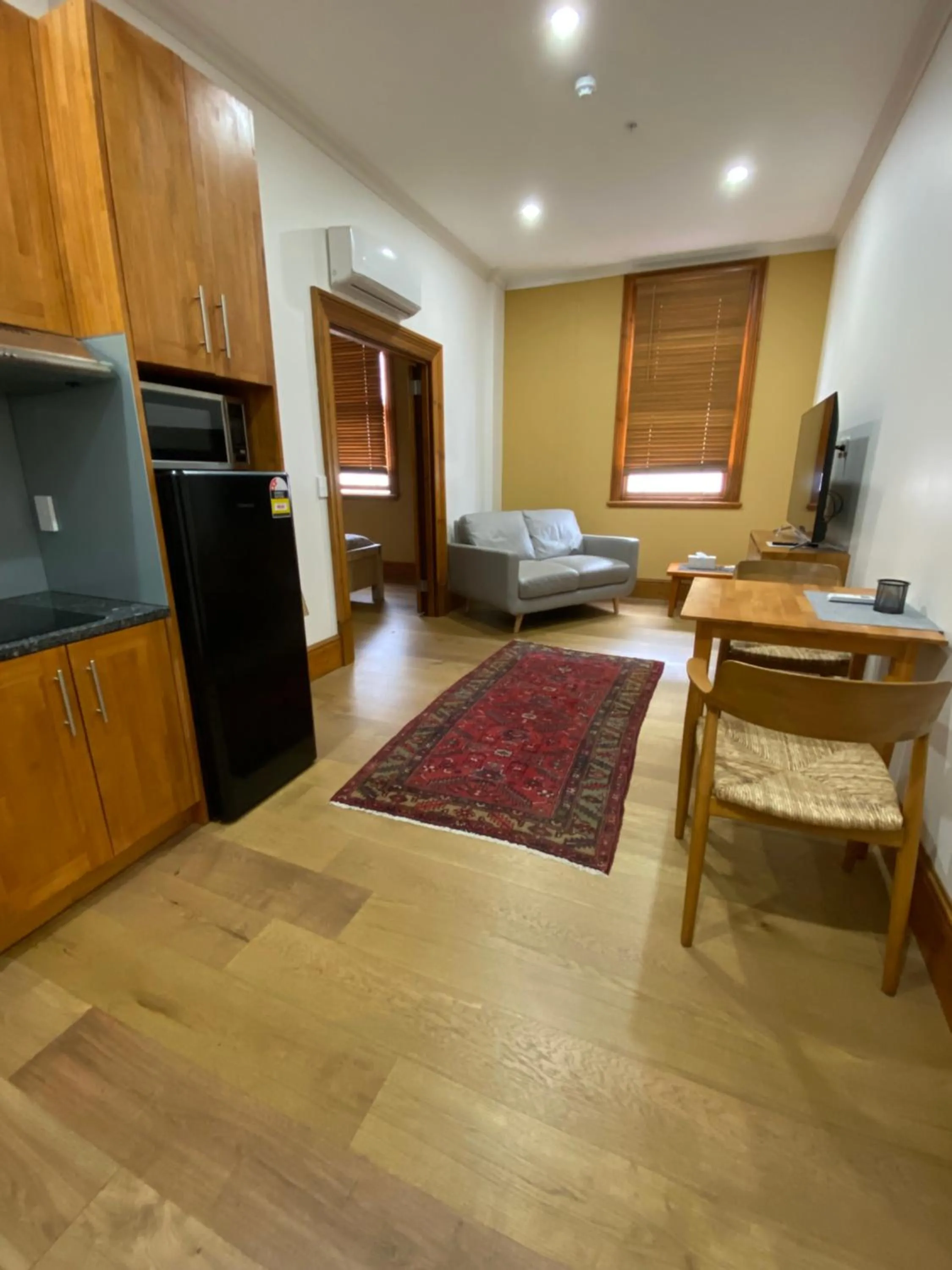 Kitchen or kitchenette in RIALTO SUITES Fremantle