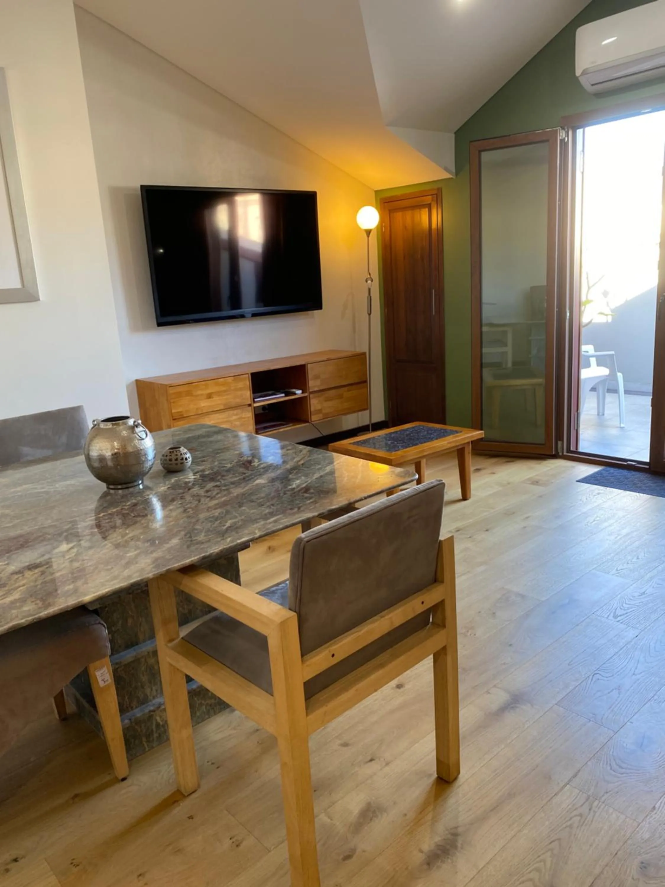 Dining area in RIALTO SUITES Fremantle