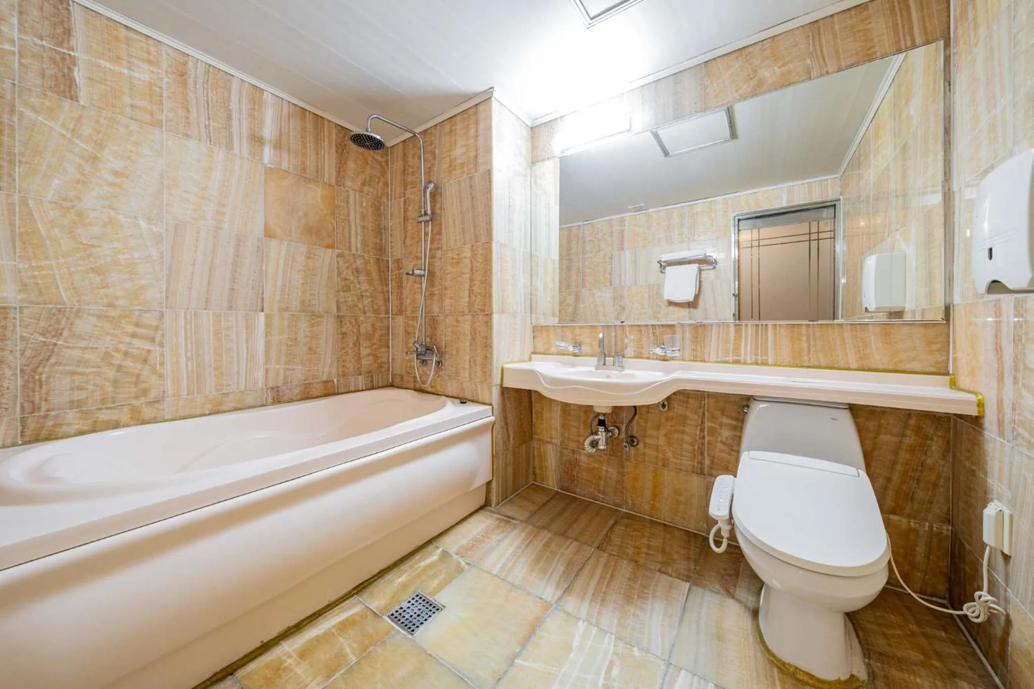 Toilet in incheon Airport Hotel June