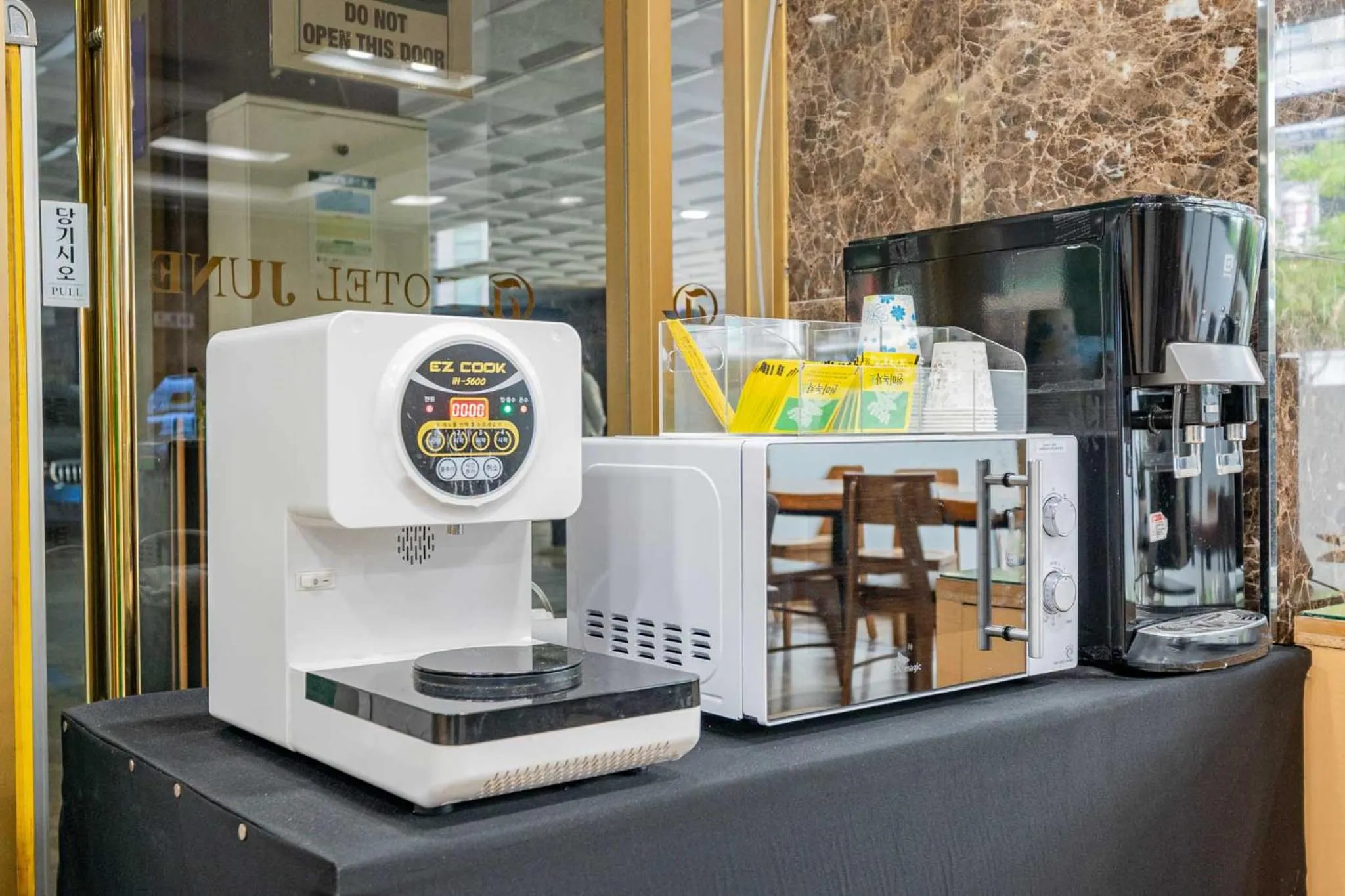 Coffee/tea facilities in incheon Airport Hotel June