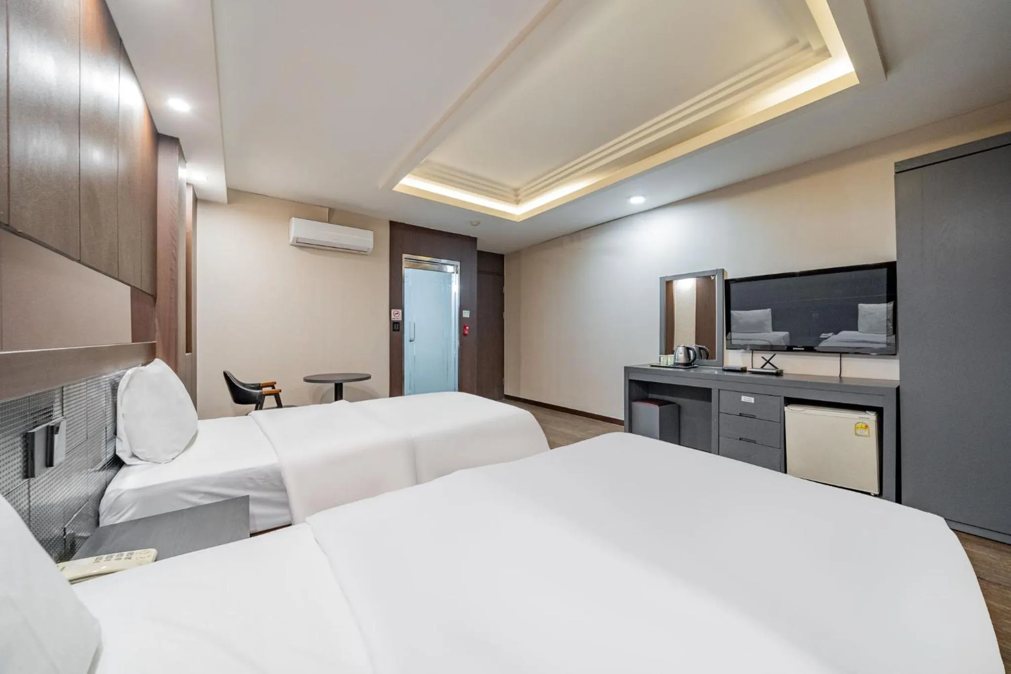 Bed in incheon Airport Hotel June