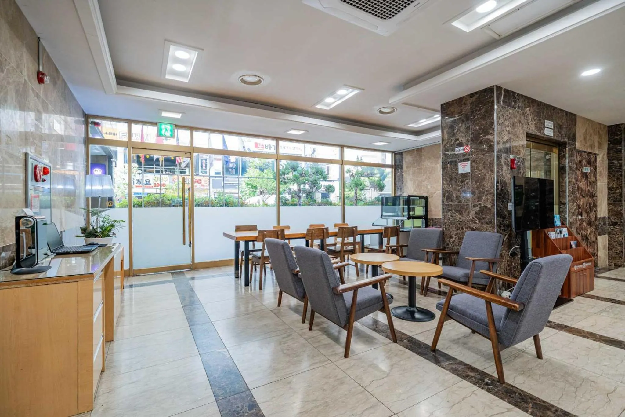 Seating area in incheon Airport Hotel June