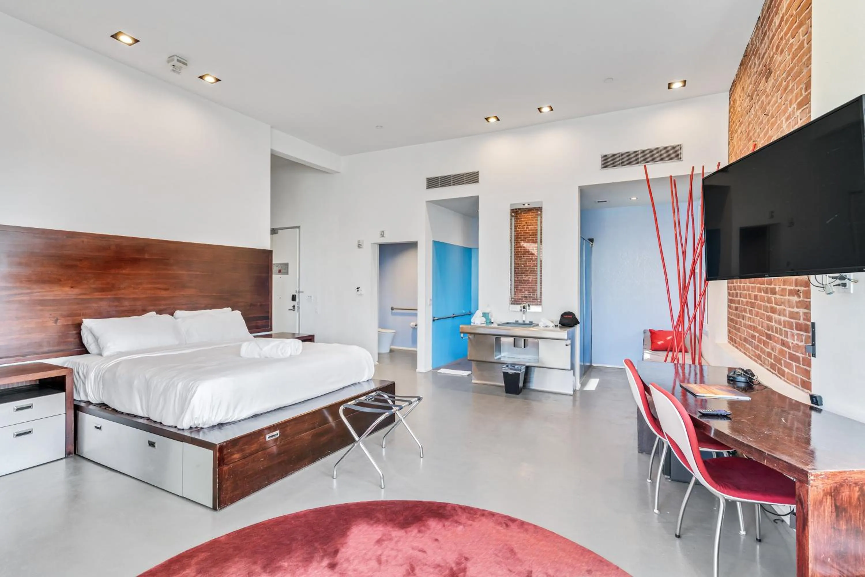 Communal lounge/ TV room, Bed in The Keating