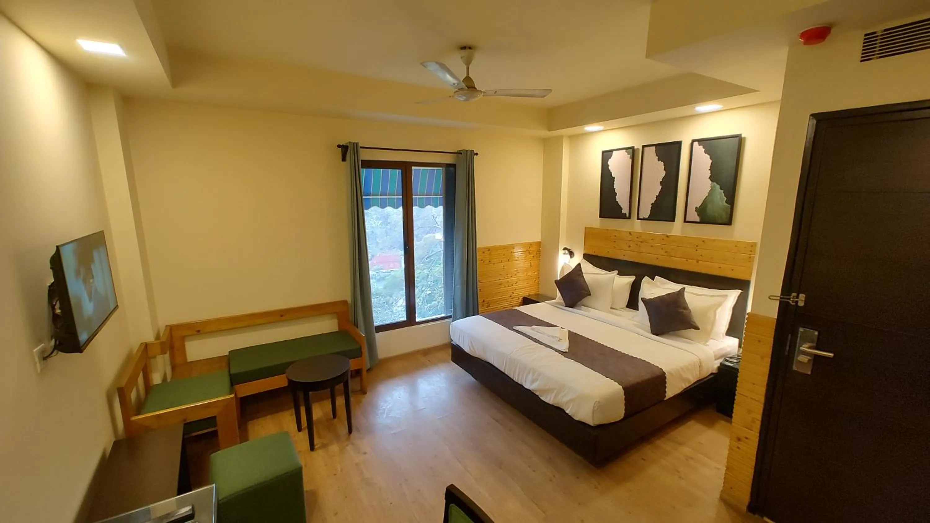 Communal lounge/ TV room in Saltstayz Thyme Sukhdev Vihar, New Delhi