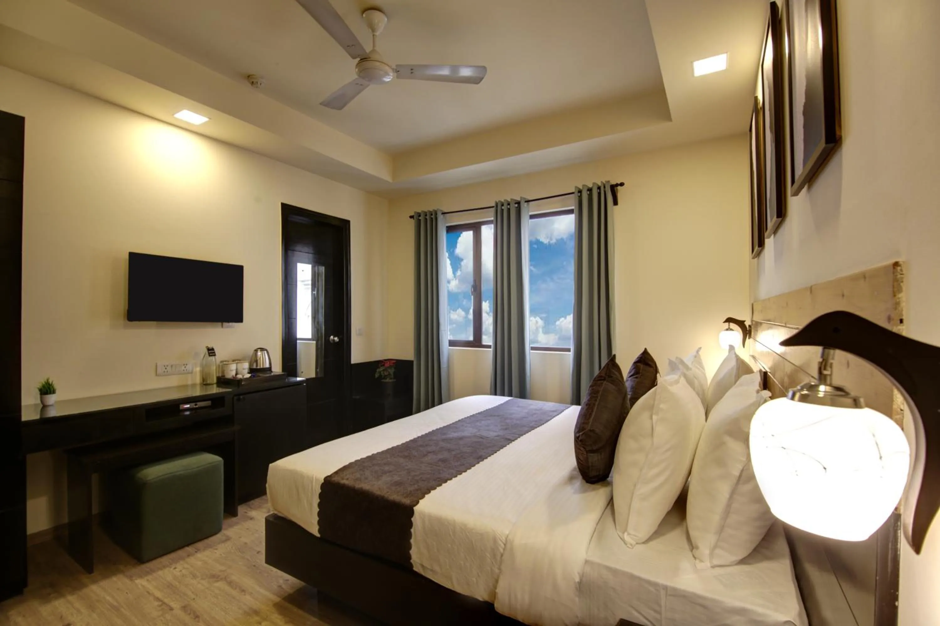 Communal lounge/ TV room in Saltstayz Thyme Sukhdev Vihar, New Delhi