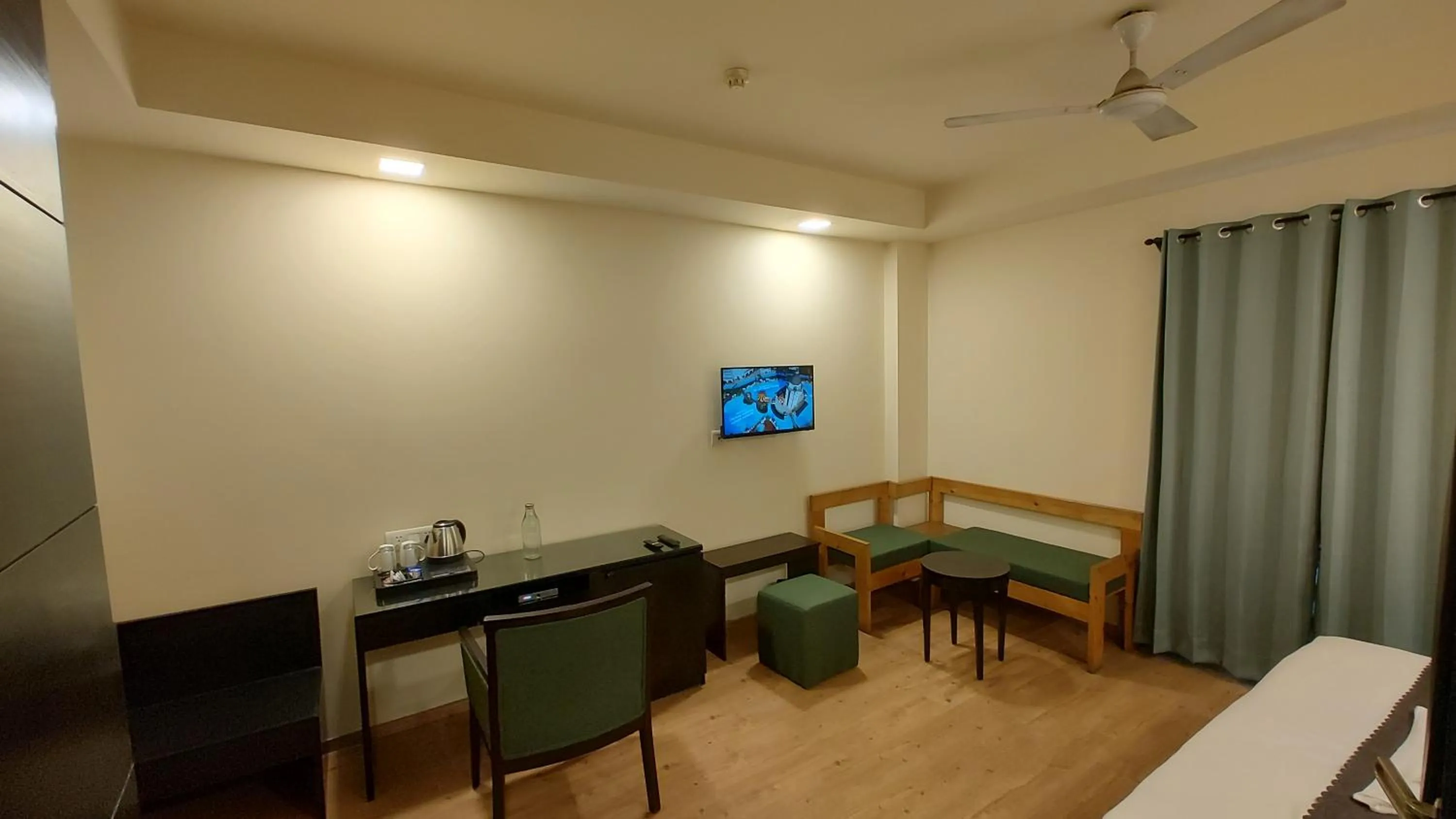 TV and multimedia in Saltstayz Thyme Sukhdev Vihar, New Delhi