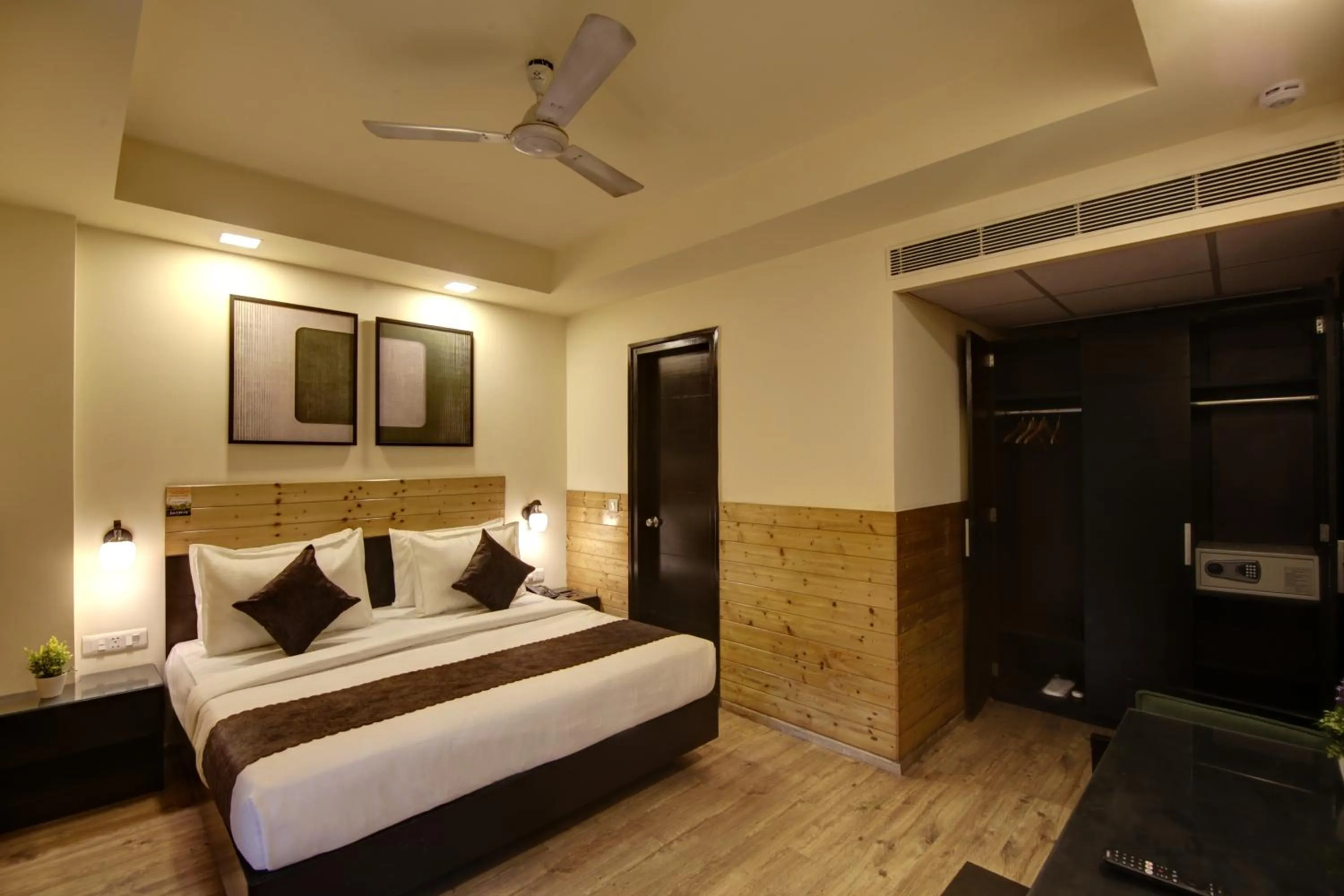 TV and multimedia in Saltstayz Thyme Sukhdev Vihar, New Delhi