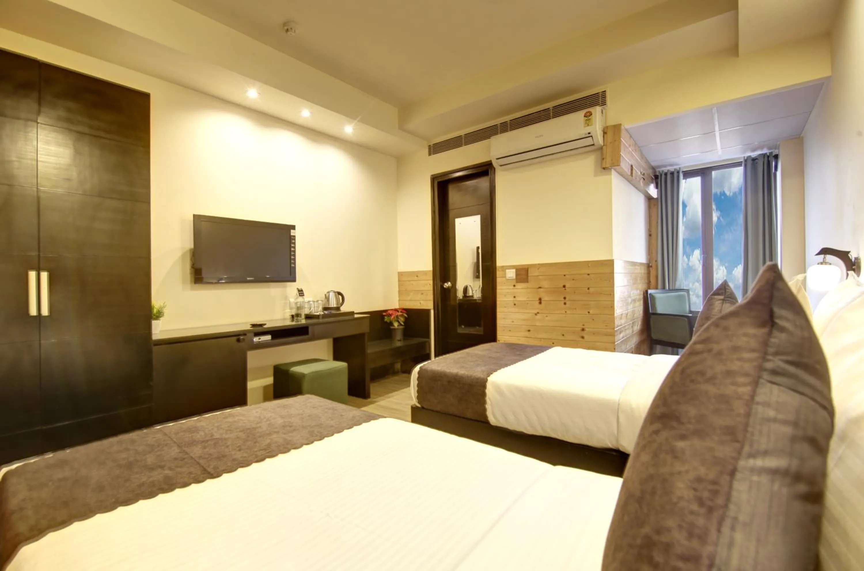 TV and multimedia in Saltstayz Thyme Sukhdev Vihar, New Delhi