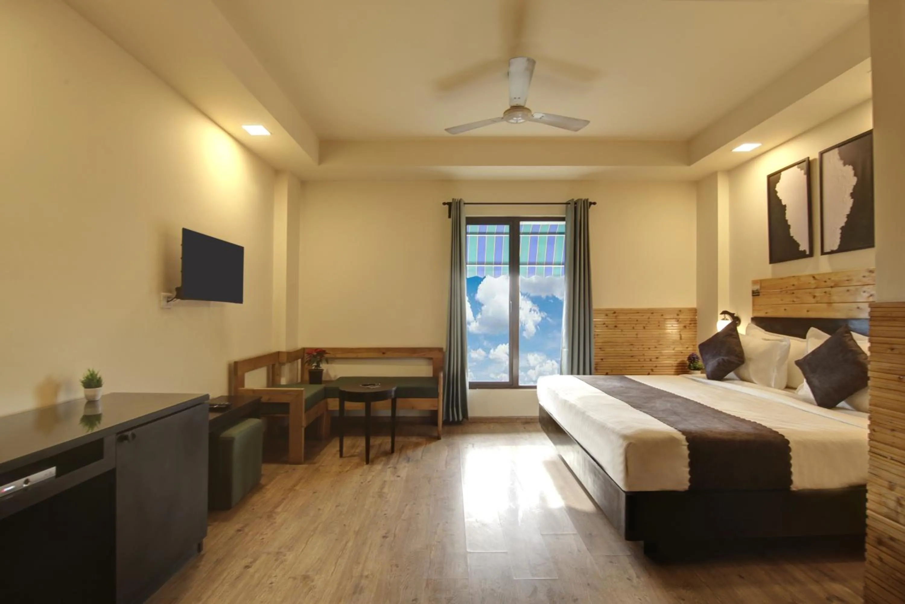 TV and multimedia in Saltstayz Thyme Sukhdev Vihar, New Delhi